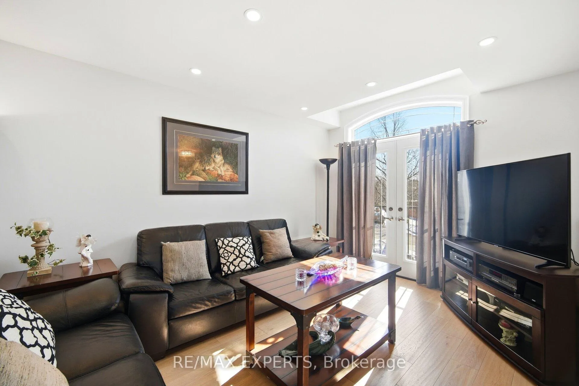 Photo 9 of 75 Corkwood Crescent, Vaughan, Maple — HOMEH