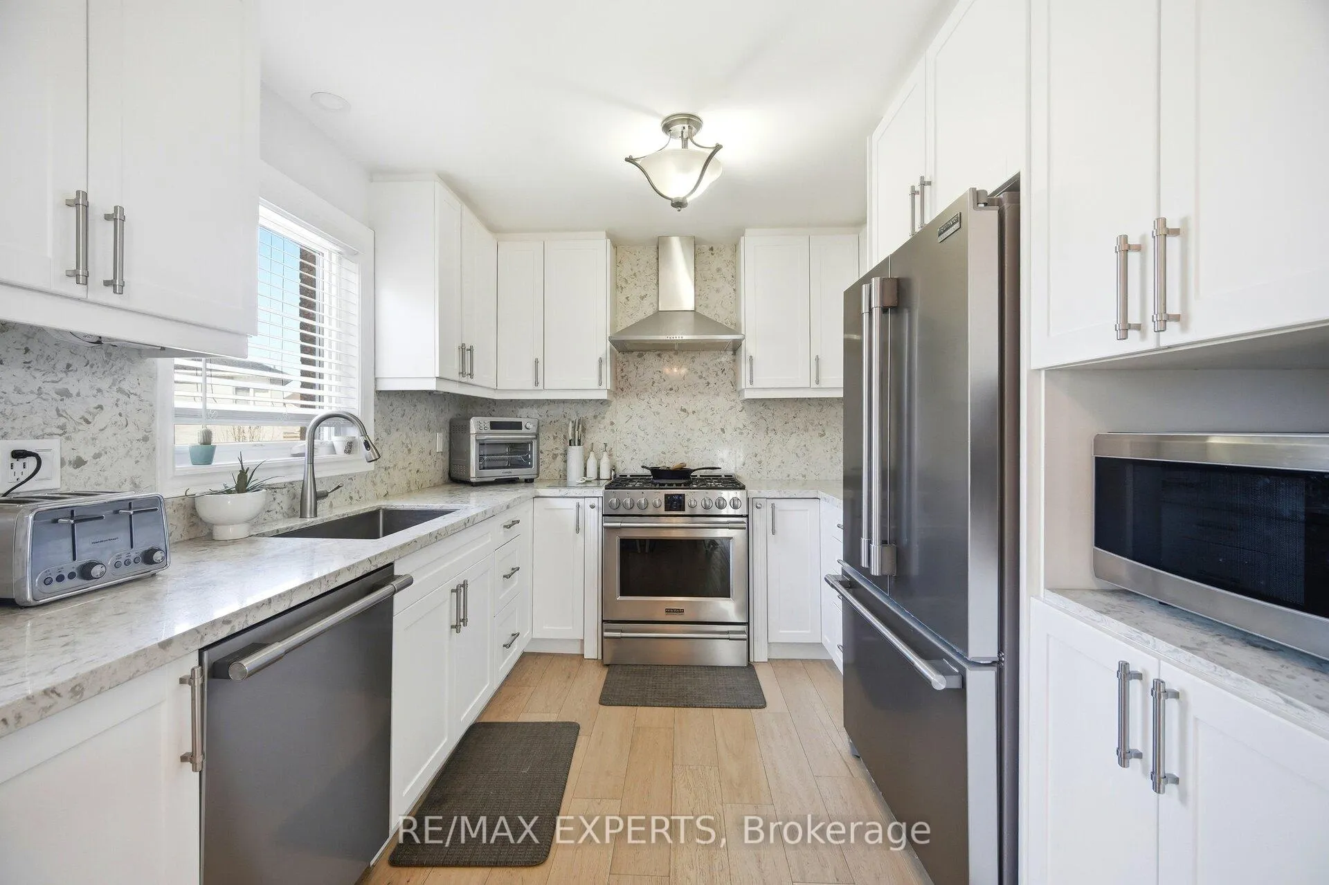 Photo 14 of 75 Corkwood Crescent, Vaughan, Maple — HOMEH