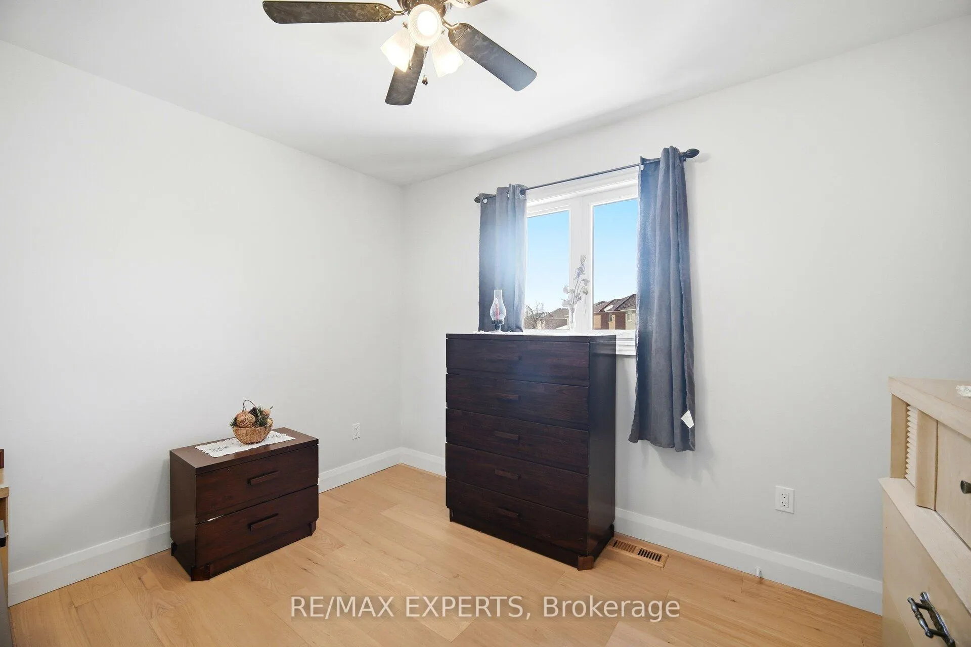 Photo 23 of 75 Corkwood Crescent, Vaughan, Maple — HOMEH