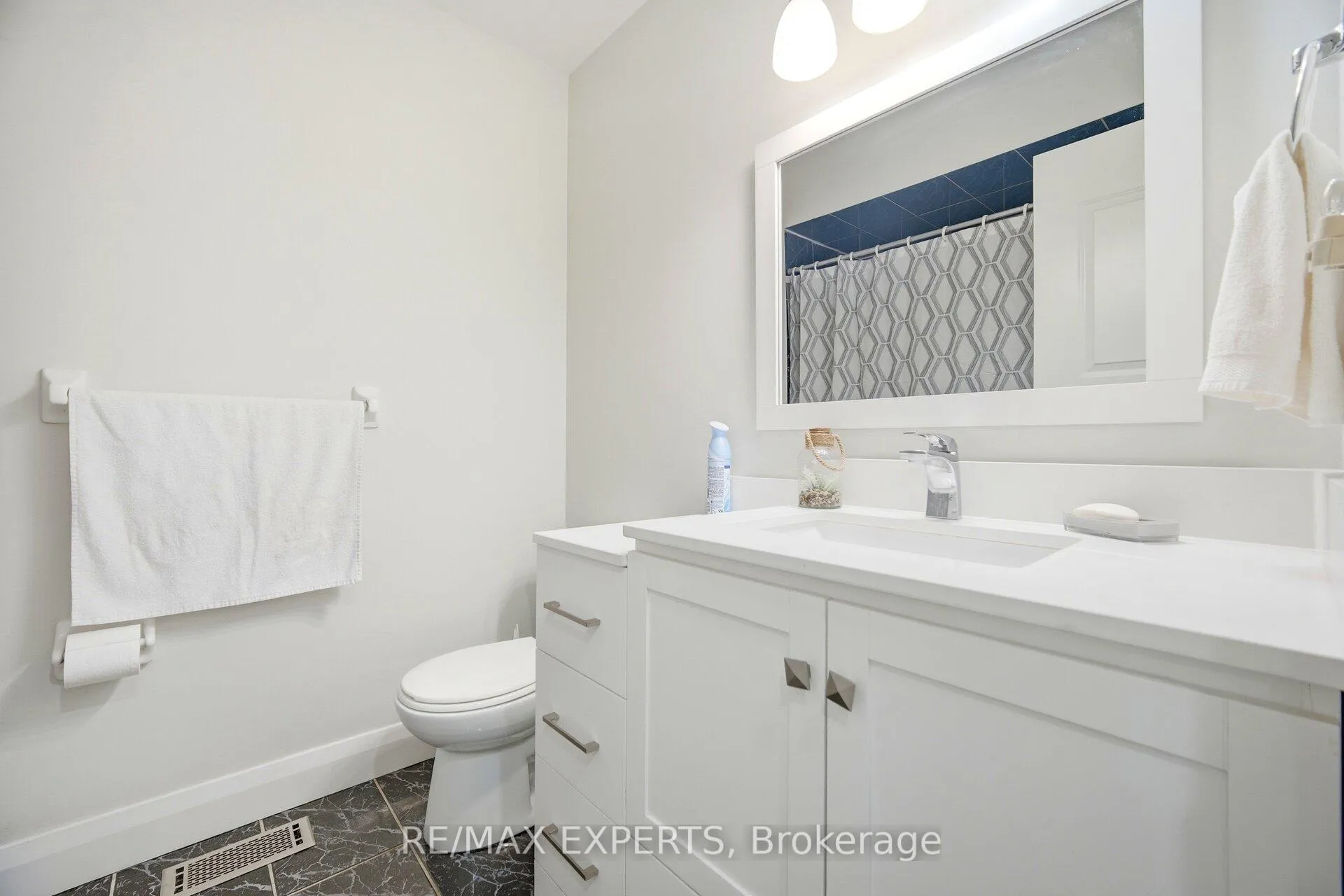 Photo 25 of 75 Corkwood Crescent, Vaughan, Maple — HOMEH