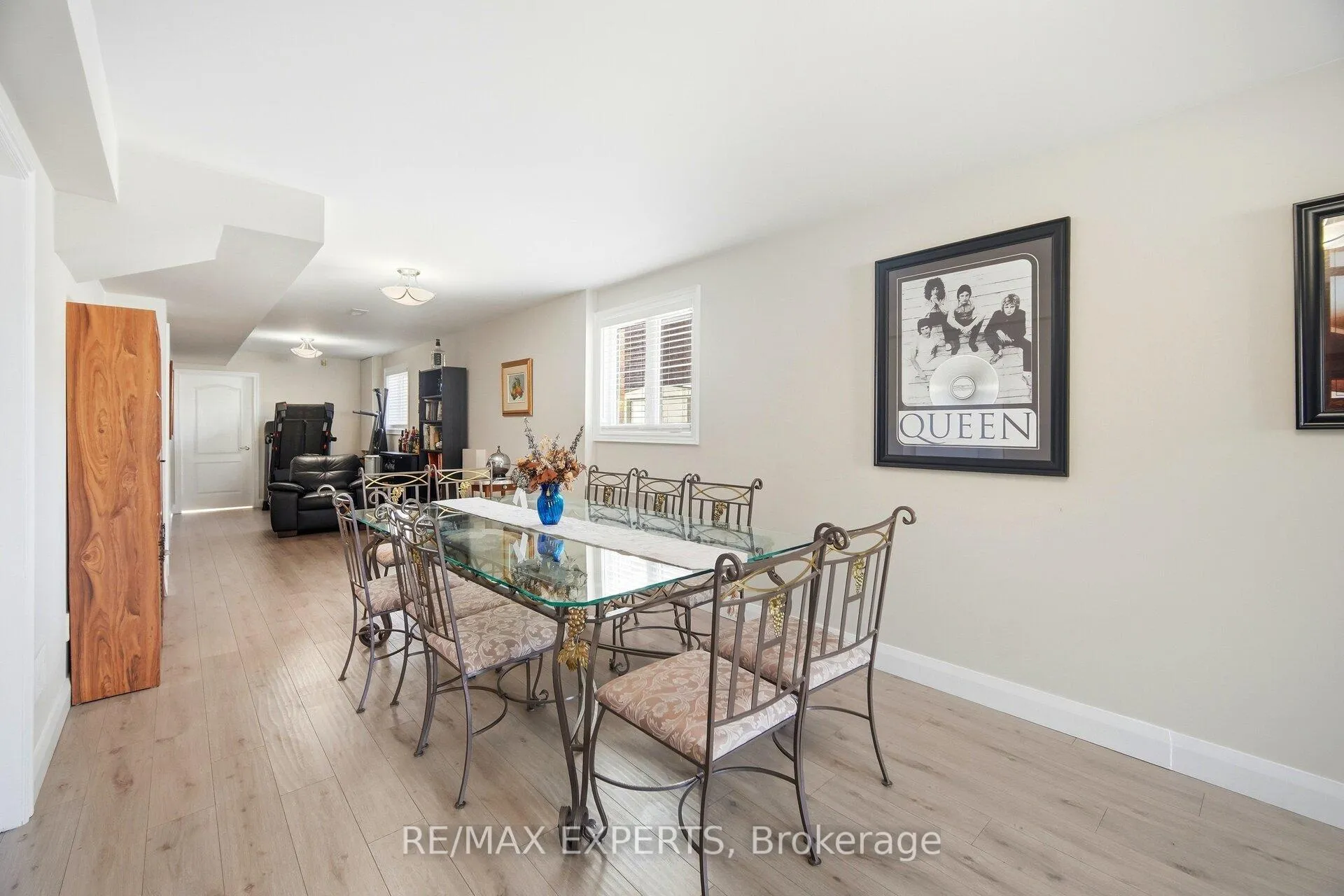 Photo 37 of 75 Corkwood Crescent, Vaughan, Maple — HOMEH