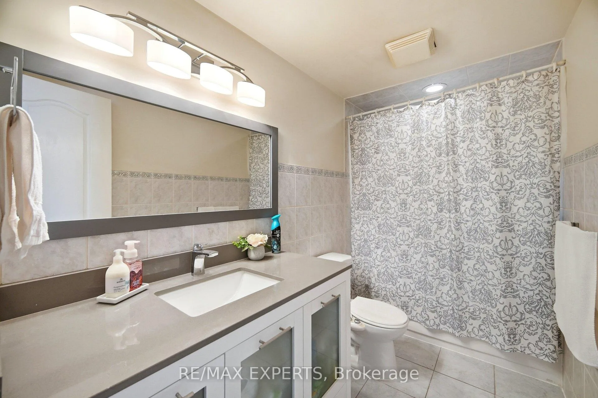 Photo 42 of 75 Corkwood Crescent, Vaughan, Maple — HOMEH