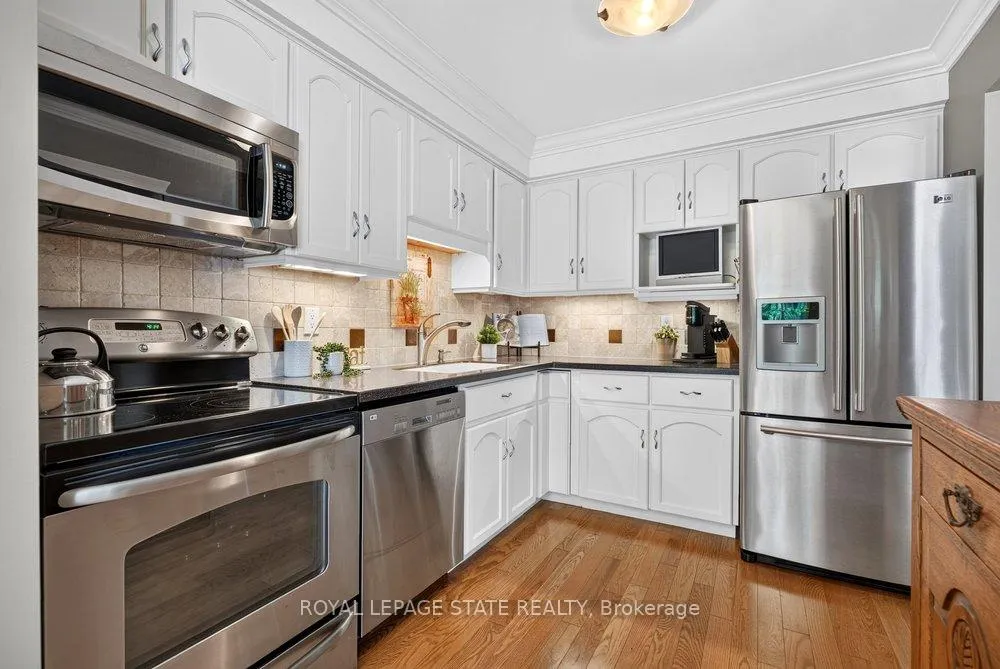 Photo 4 of Unit 30, 44 Frances Avenue, Hamilton, Lakeshore — HOMEH