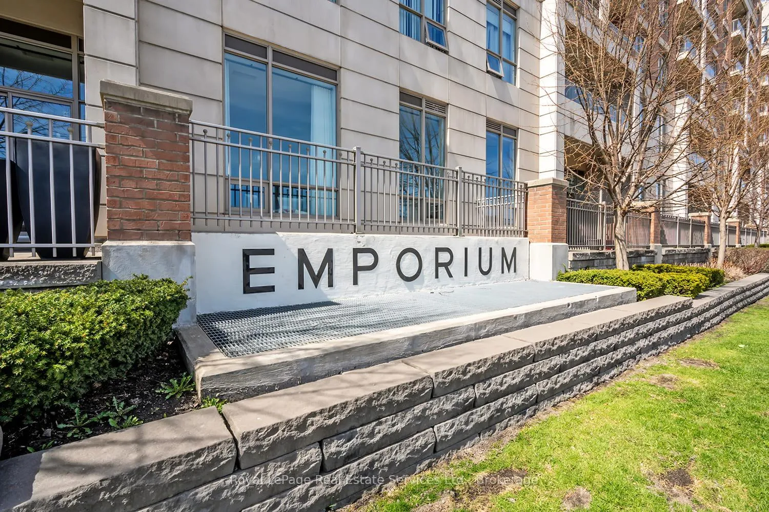 Photo 4 of Unit 121, 2480 Prince Michael Drive, Oakville, Joshua Creek — HOMEH