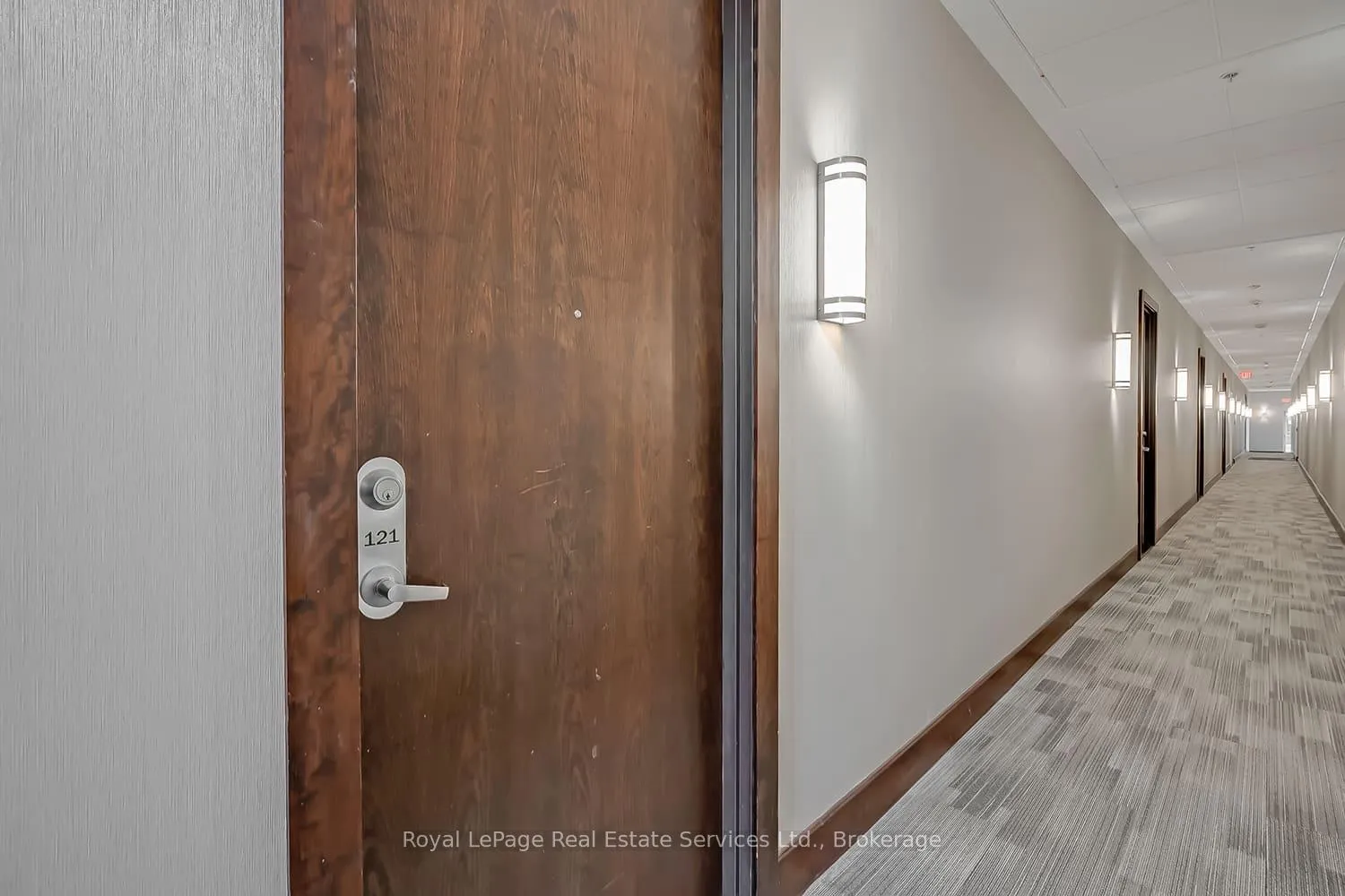 Photo 5 of Unit 121, 2480 Prince Michael Drive, Oakville, Joshua Creek — HOMEH