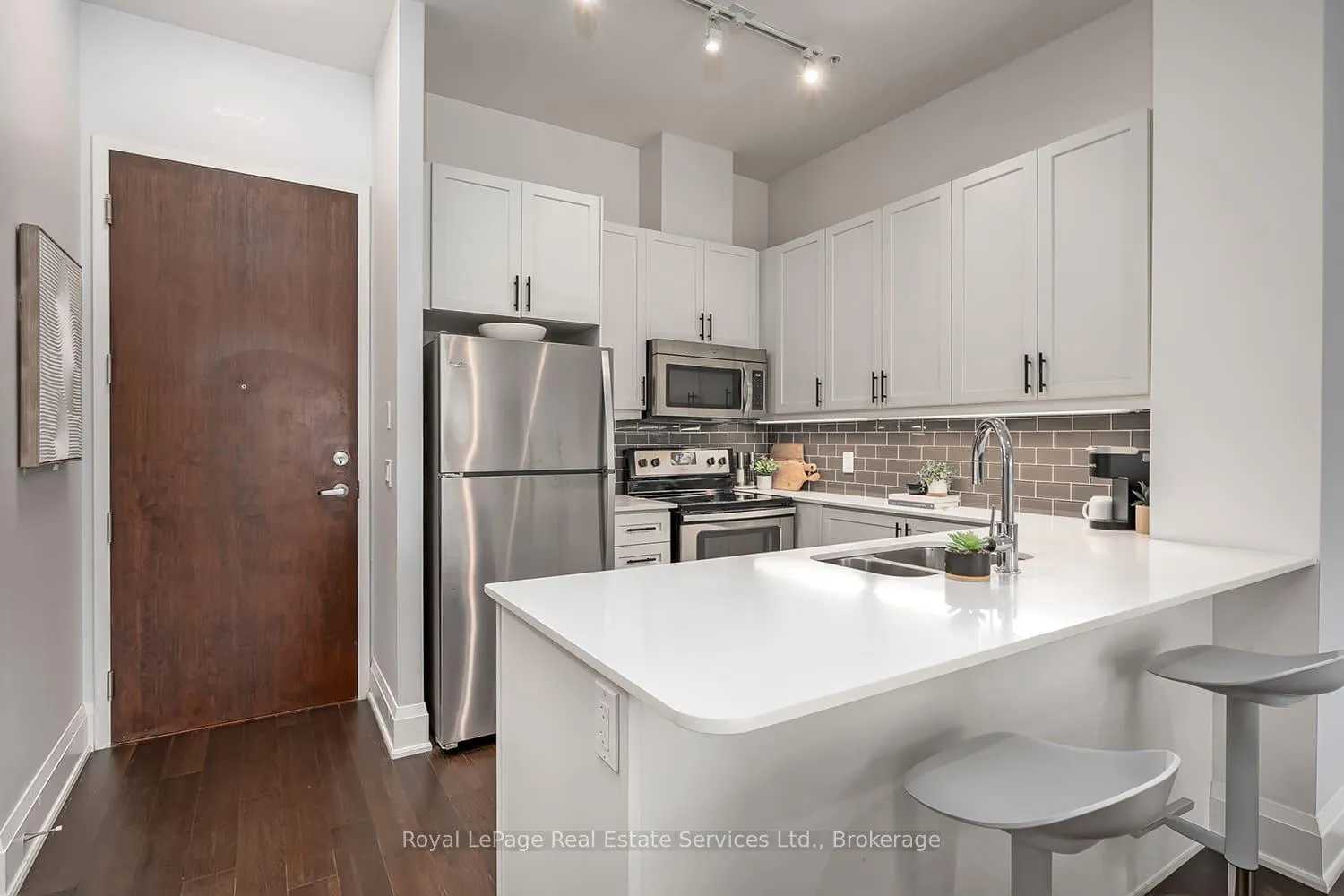 Photo 6 of Unit 121, 2480 Prince Michael Drive, Oakville, Joshua Creek — HOMEH
