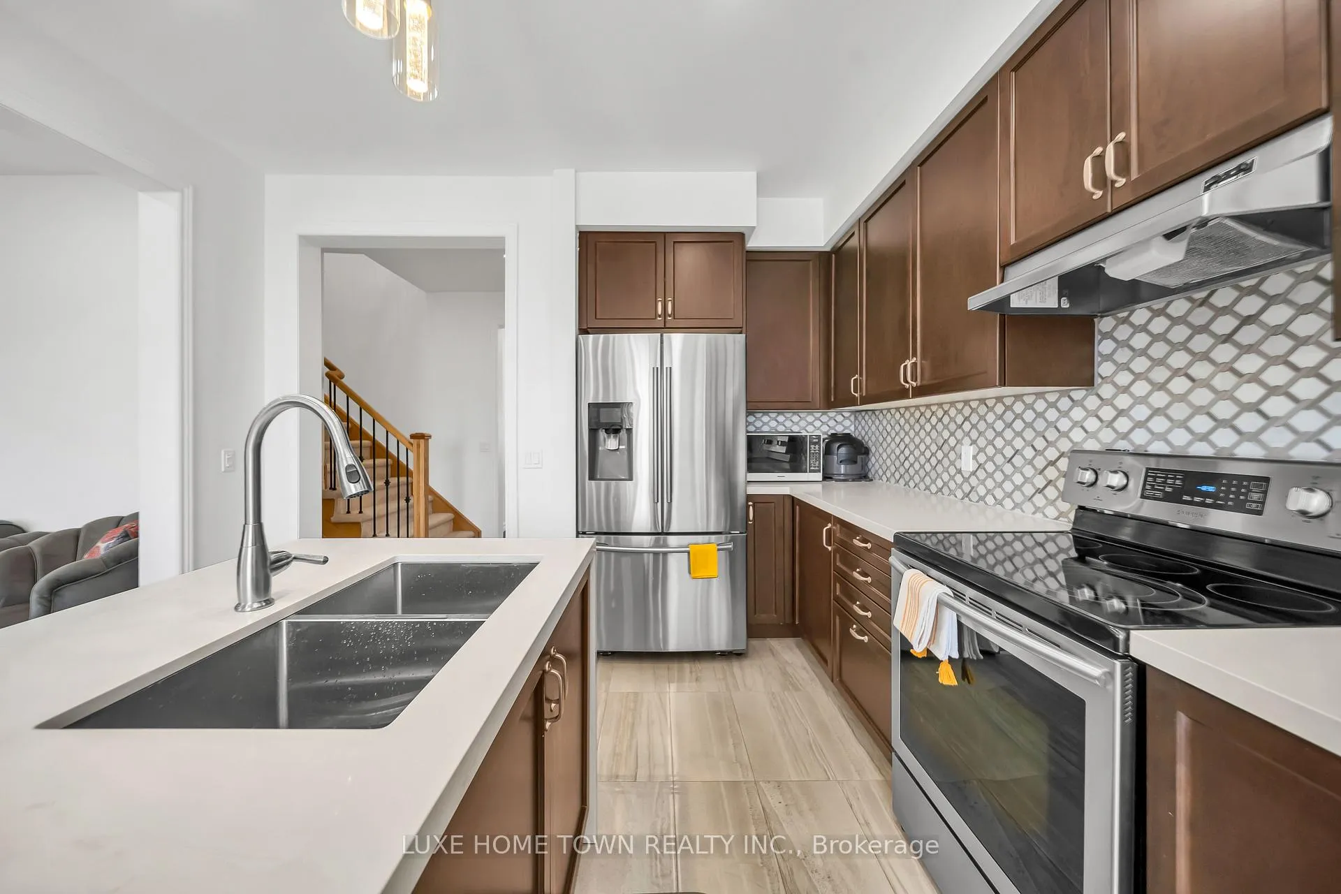 Photo 17 of 19 Findlay Way, Centre Wellington, Fergus — HOMEH