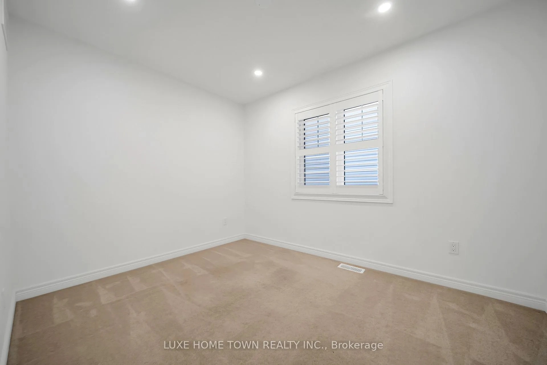 Photo 24 of 19 Findlay Way, Centre Wellington, Fergus — HOMEH