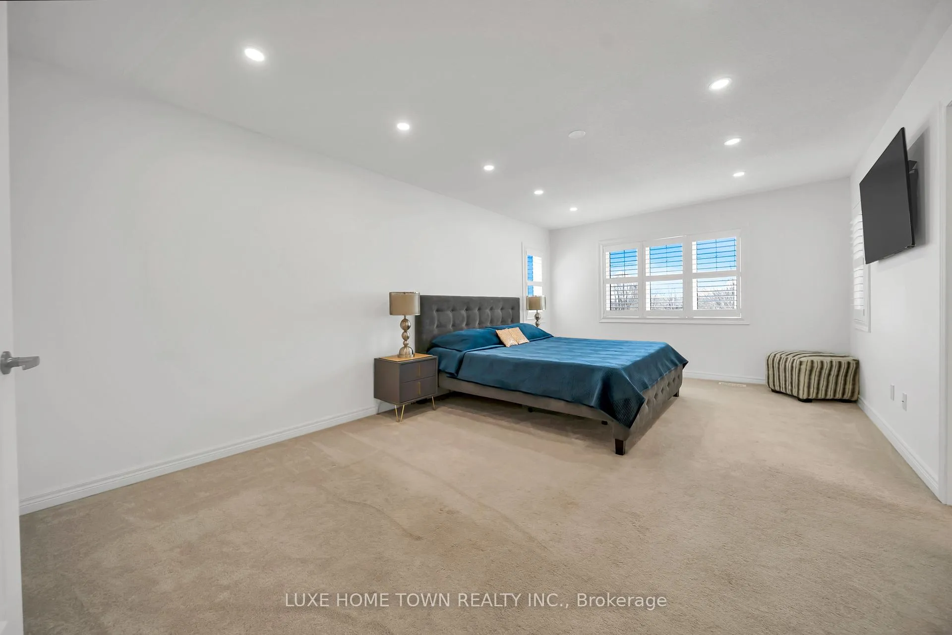 Photo 32 of 19 Findlay Way, Centre Wellington, Fergus — HOMEH
