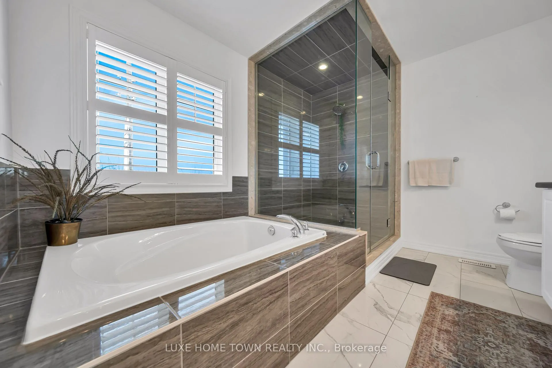 Photo 37 of 19 Findlay Way, Centre Wellington, Fergus — HOMEH