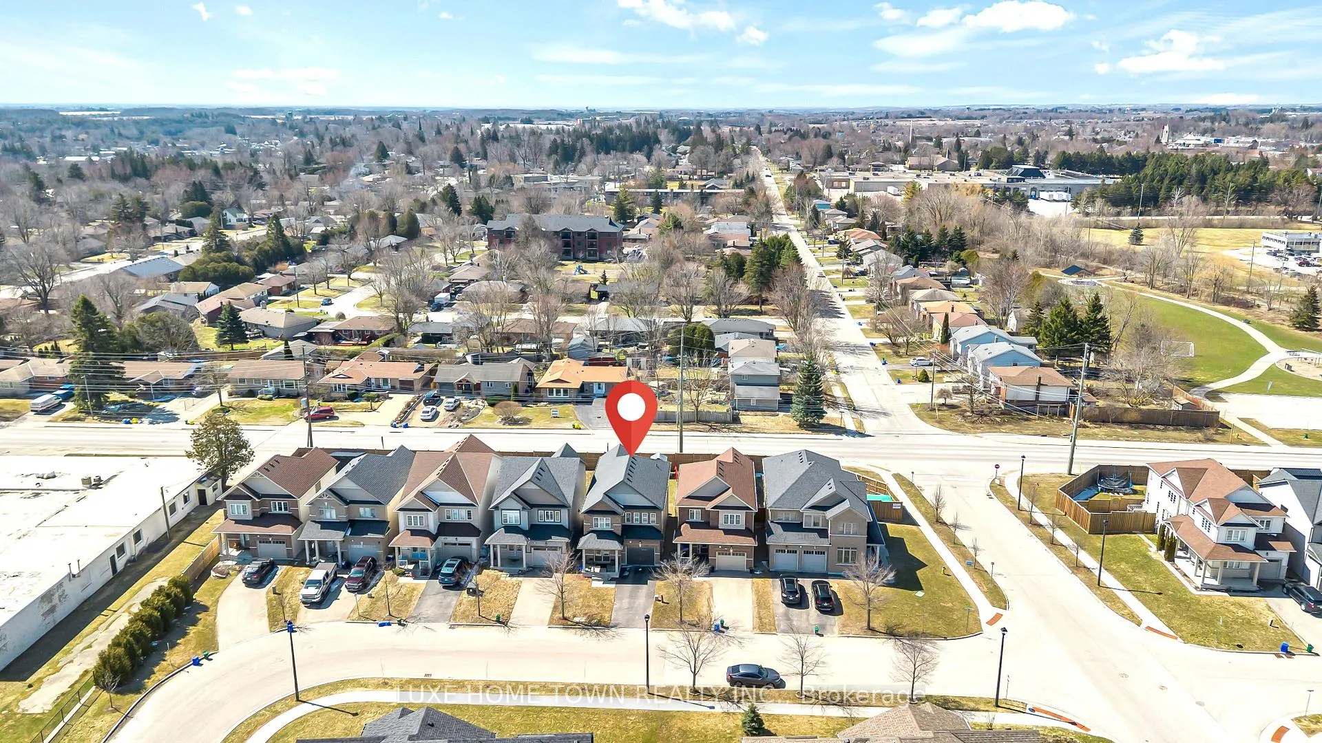 Photo 45 of 19 Findlay Way, Centre Wellington, Fergus — HOMEH