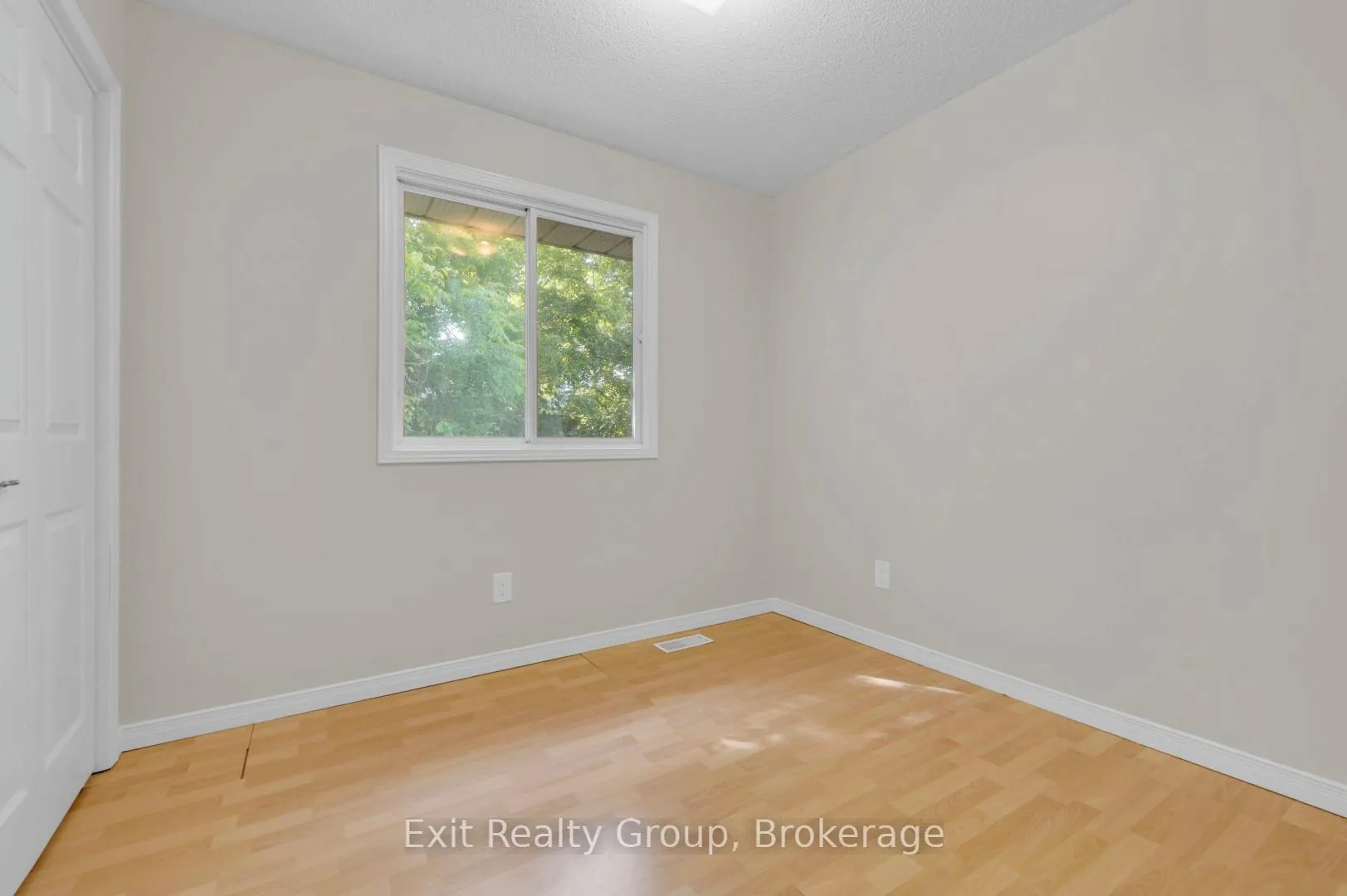 Photo 8 of 98 Octavia Street, Belleville, Belleville Ward — HOMEH