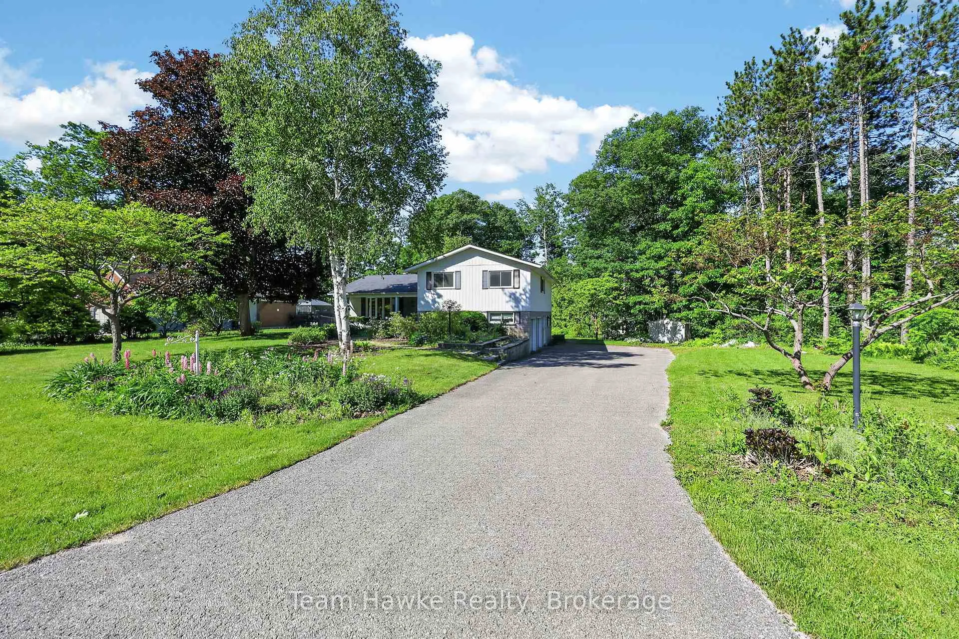 Photo 3 of 321 Glenbrook Drive, Midland — HOMEH