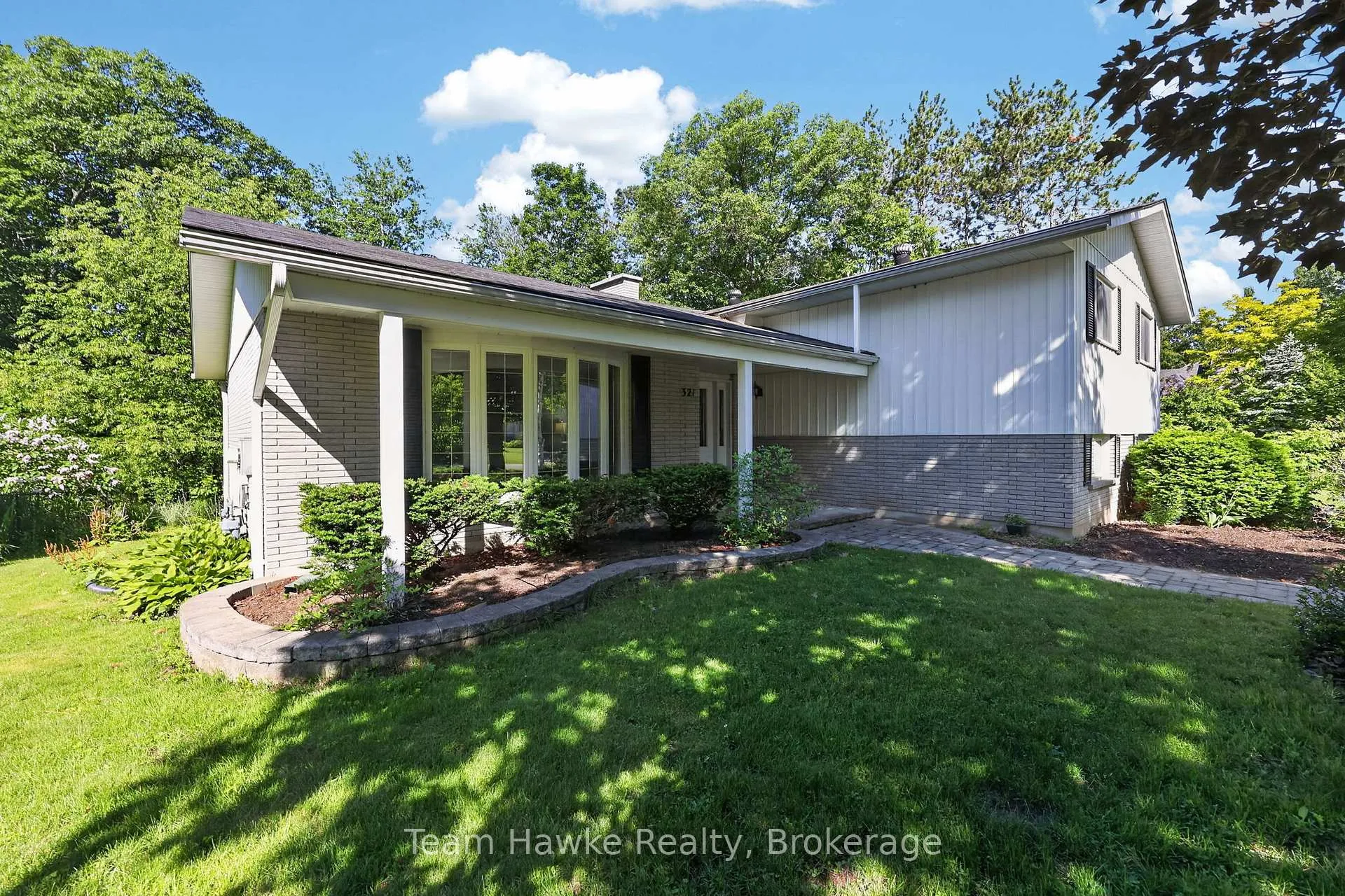 Photo 4 of 321 Glenbrook Drive, Midland — HOMEH