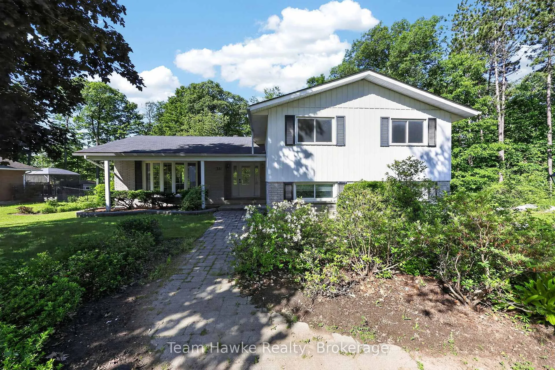 Photo 5 of 321 Glenbrook Drive, Midland — HOMEH