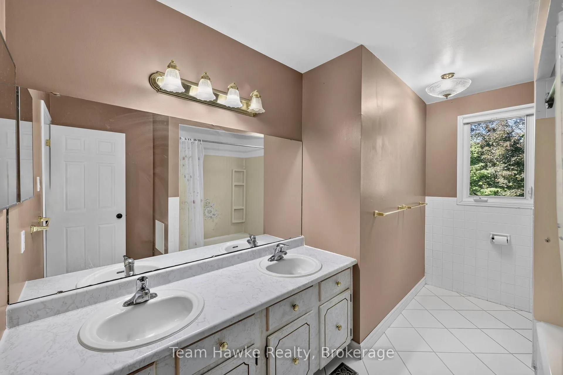 Photo 25 of 321 Glenbrook Drive, Midland — HOMEH
