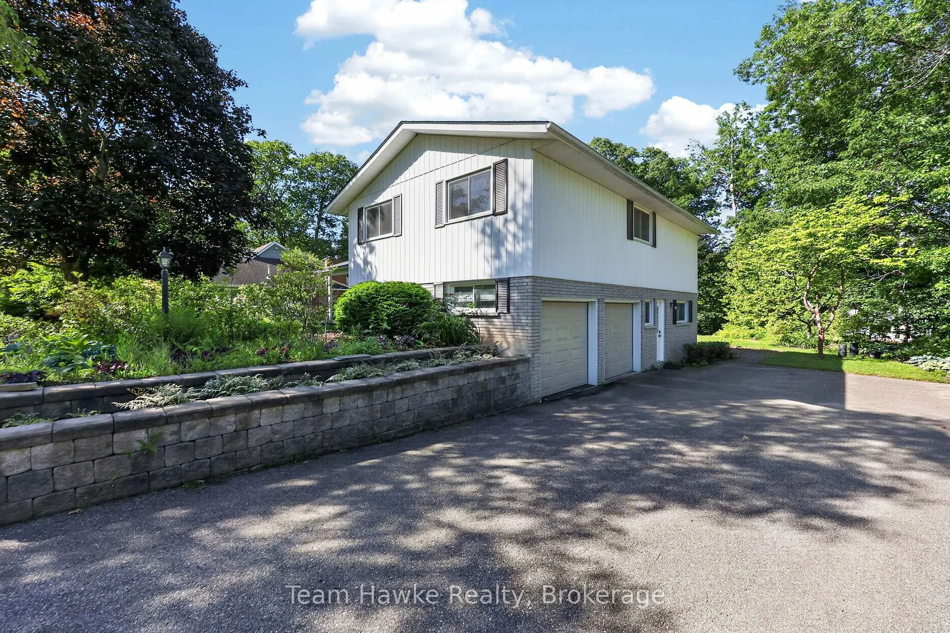Photo 35 of 321 Glenbrook Drive, Midland — HOMEH