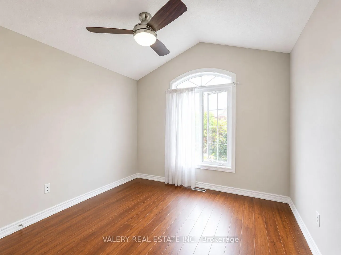Photo 16 of 15 Silktop Trail, Brampton, Sandringham-Wellington — HOMEH