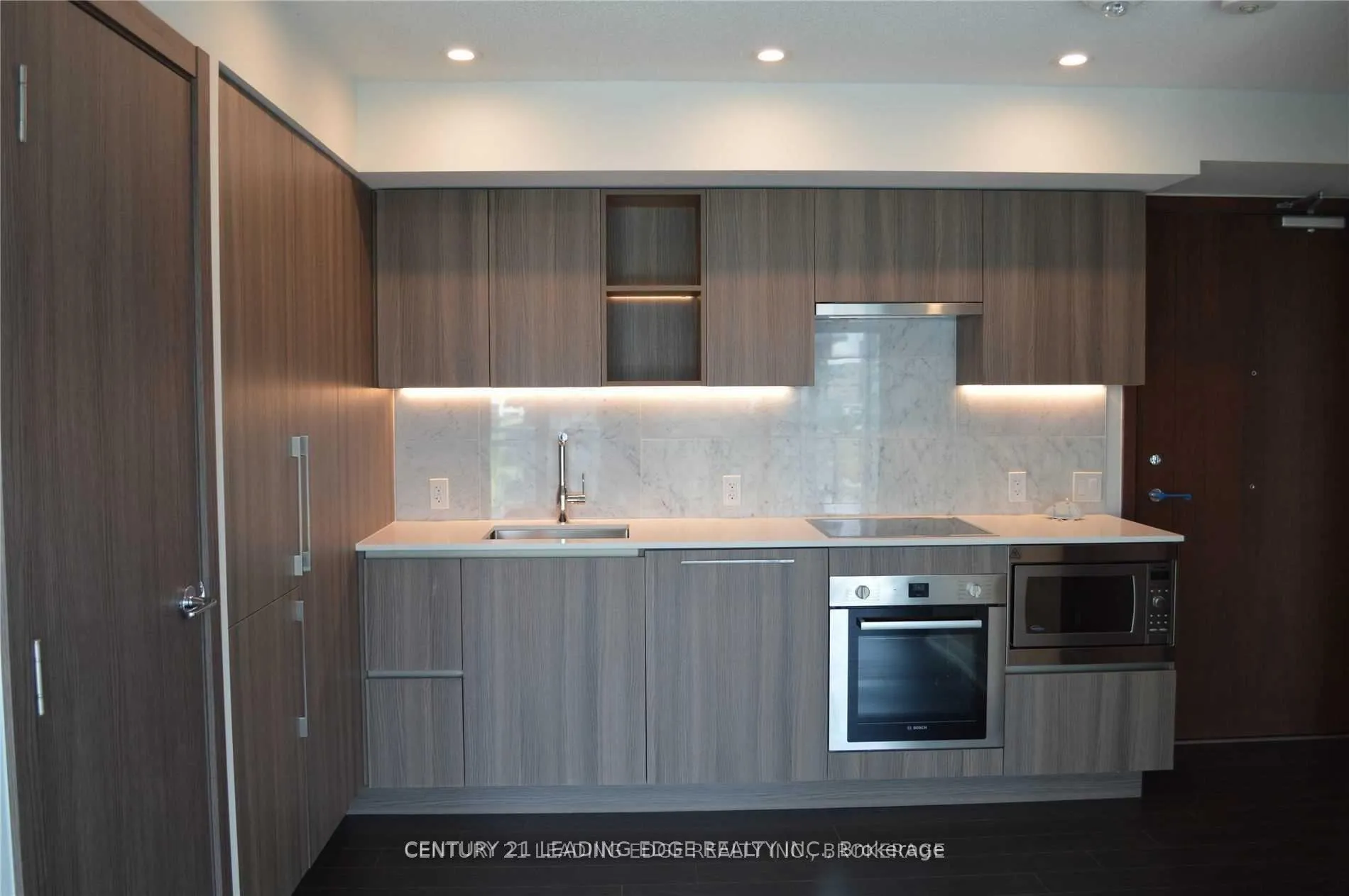 Photo 3 of Unit 905, 19 Bathurst Street, Toronto, Waterfront Communities — HOMEH