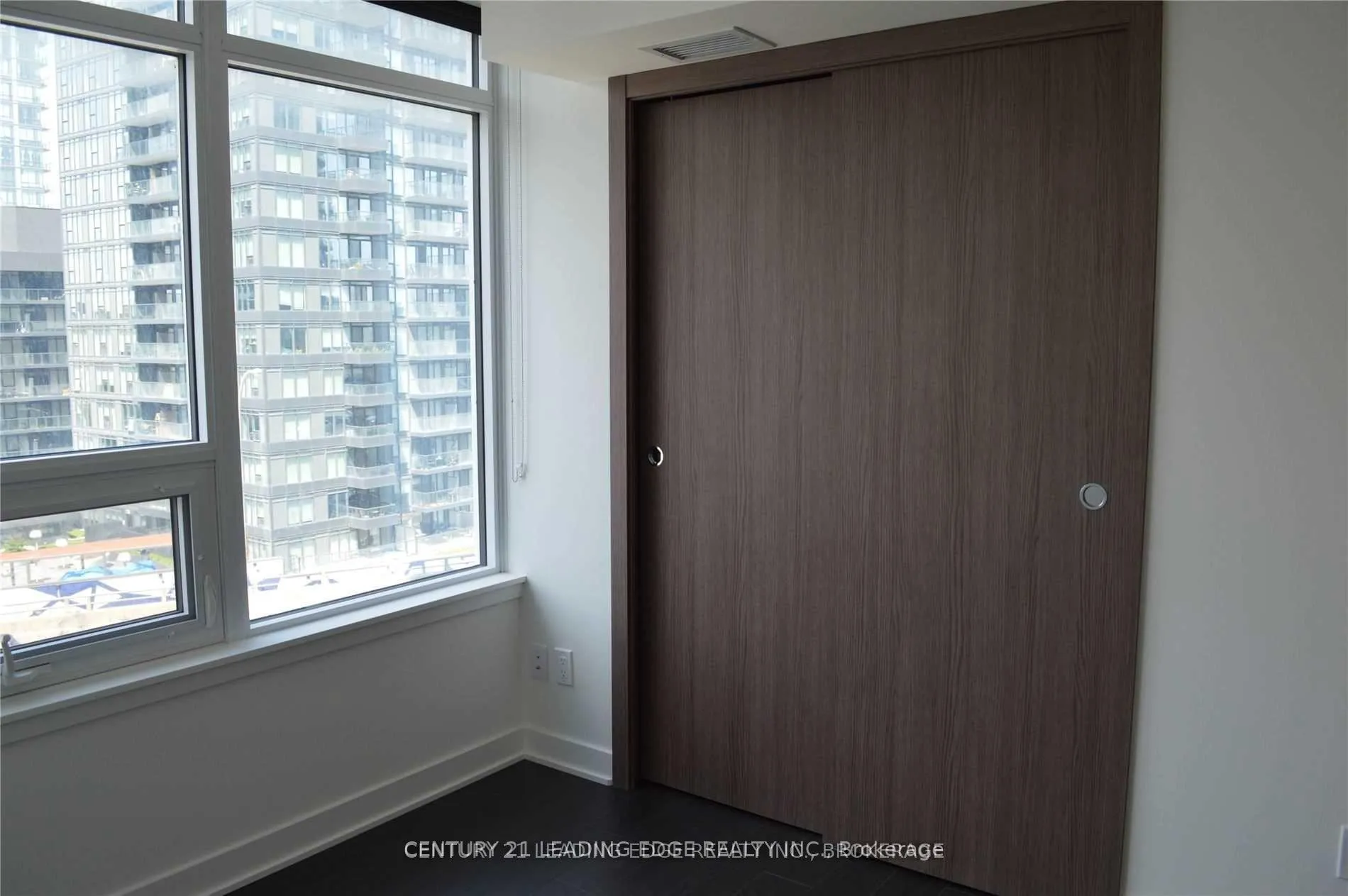 Photo 6 of Unit 905, 19 Bathurst Street, Toronto, Waterfront Communities — HOMEH