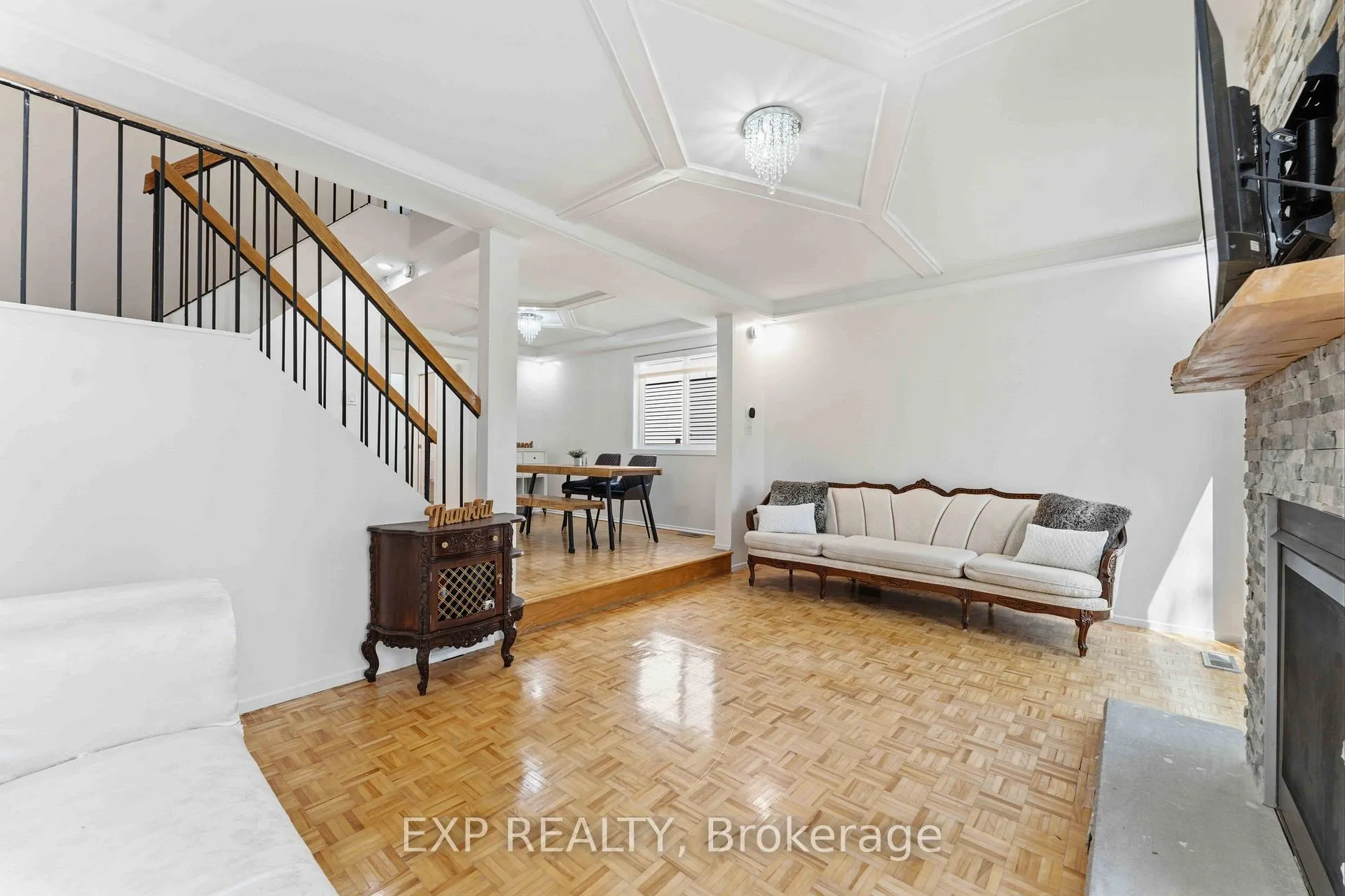 Photo 6 of Unit D, 146 Valley Stream Drive, Ottawa, Leslie Park — HOMEH