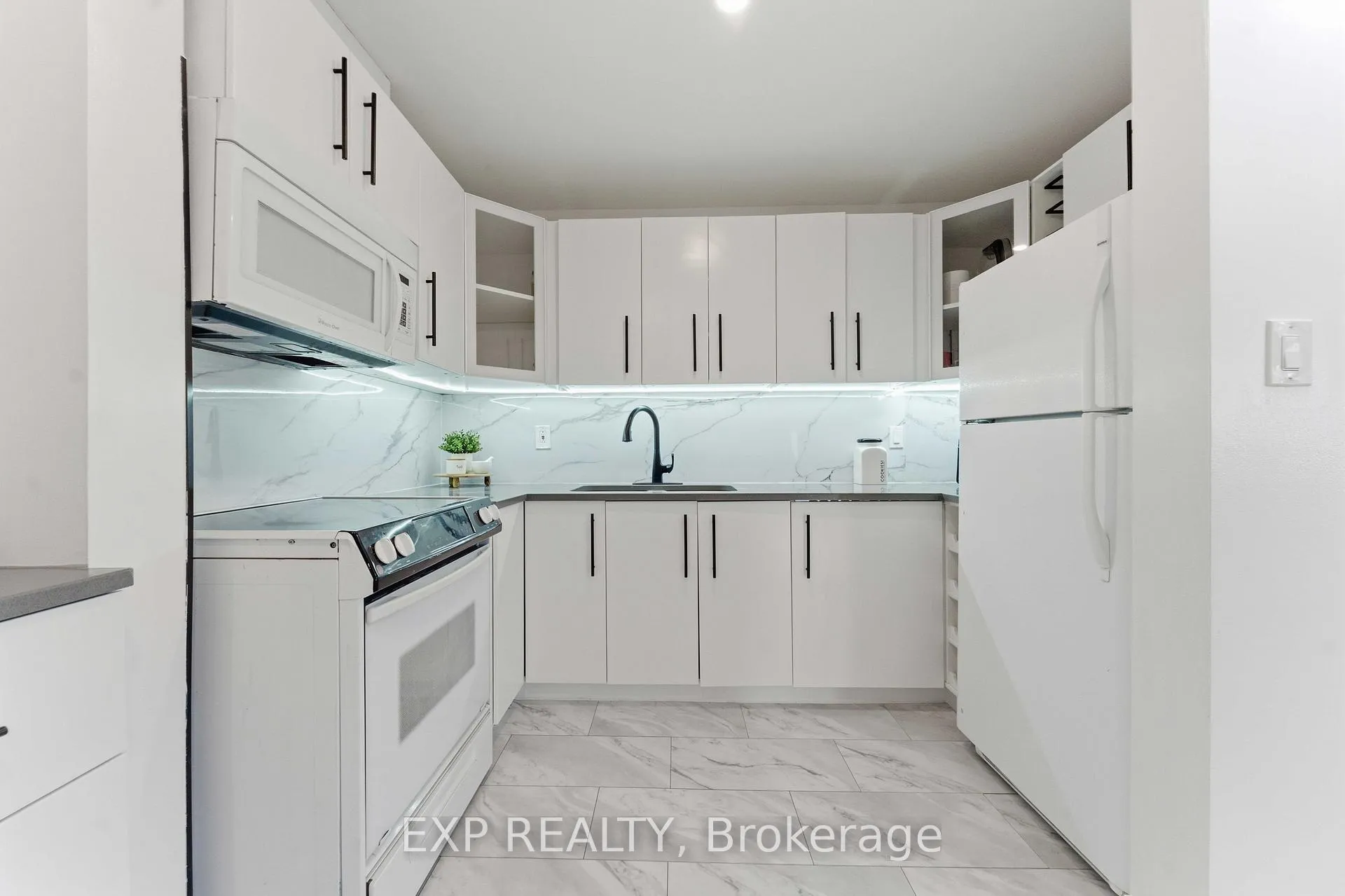 Photo 13 of Unit D, 146 Valley Stream Drive, Ottawa, Leslie Park — HOMEH