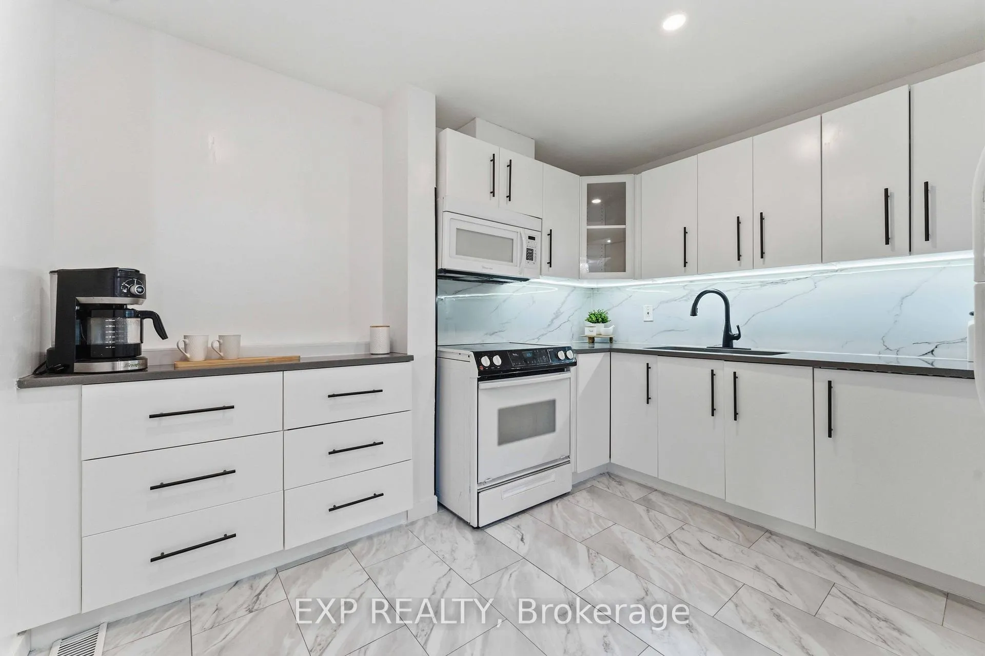 Photo 14 of Unit D, 146 Valley Stream Drive, Ottawa, Leslie Park — HOMEH