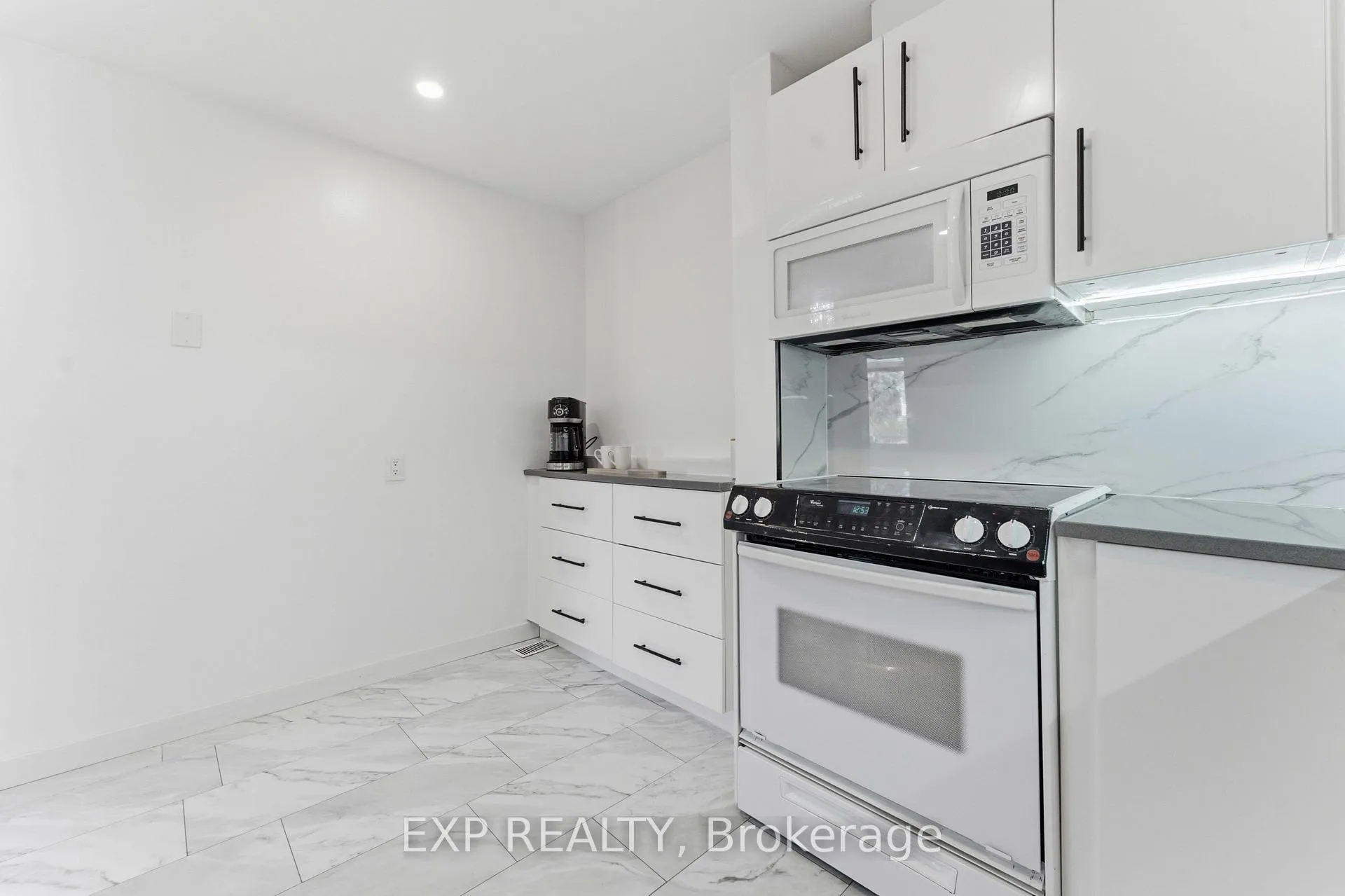 Photo 15 of Unit D, 146 Valley Stream Drive, Ottawa, Leslie Park — HOMEH