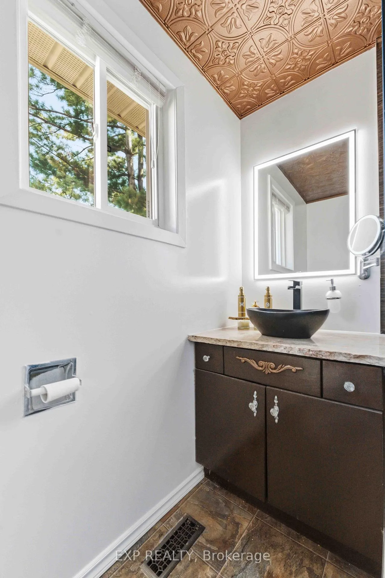 Photo 23 of Unit D, 146 Valley Stream Drive, Ottawa, Leslie Park — HOMEH