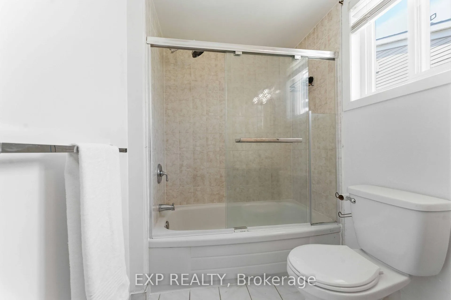 Photo 29 of Unit D, 146 Valley Stream Drive, Ottawa, Leslie Park — HOMEH