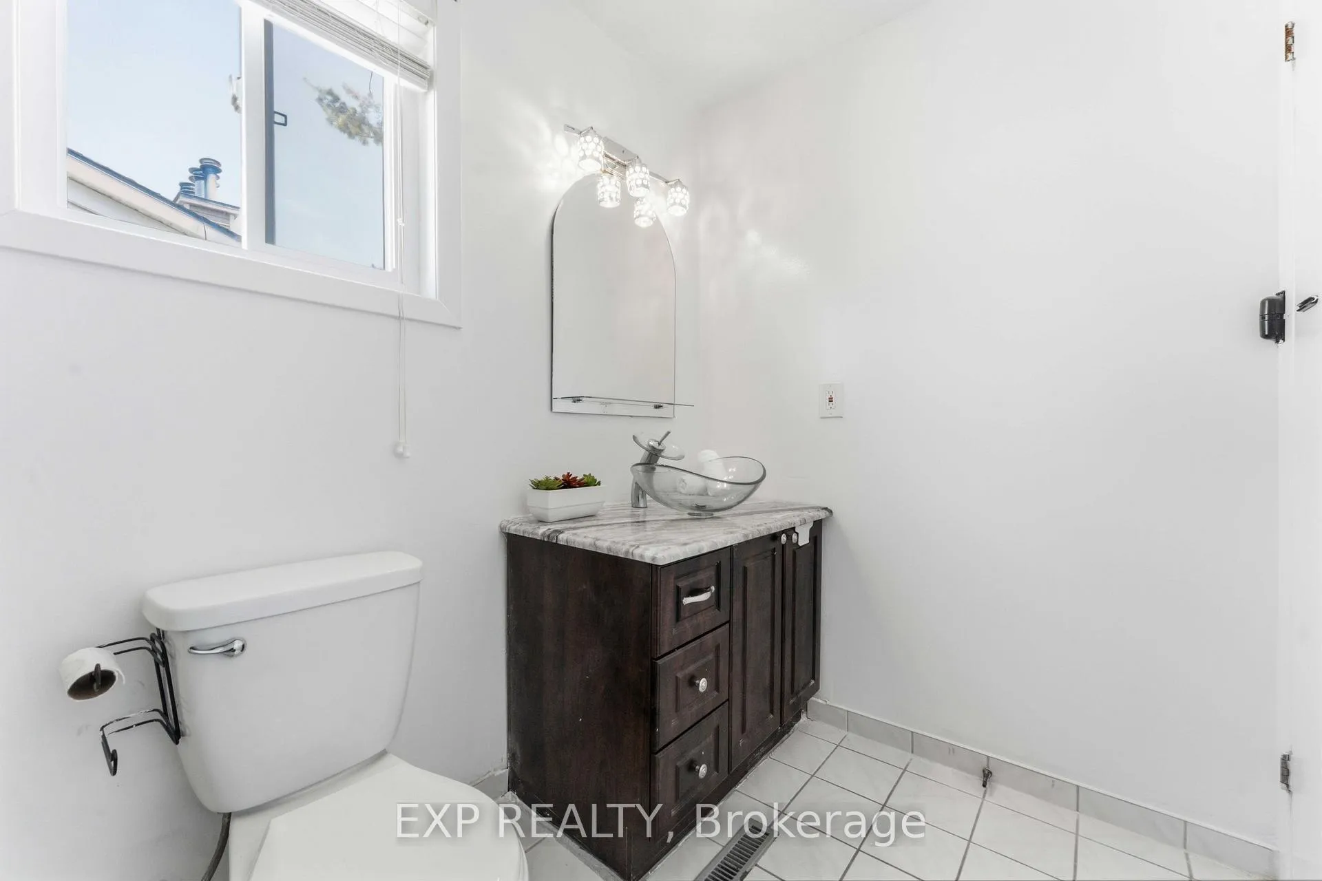 Photo 30 of Unit D, 146 Valley Stream Drive, Ottawa, Leslie Park — HOMEH