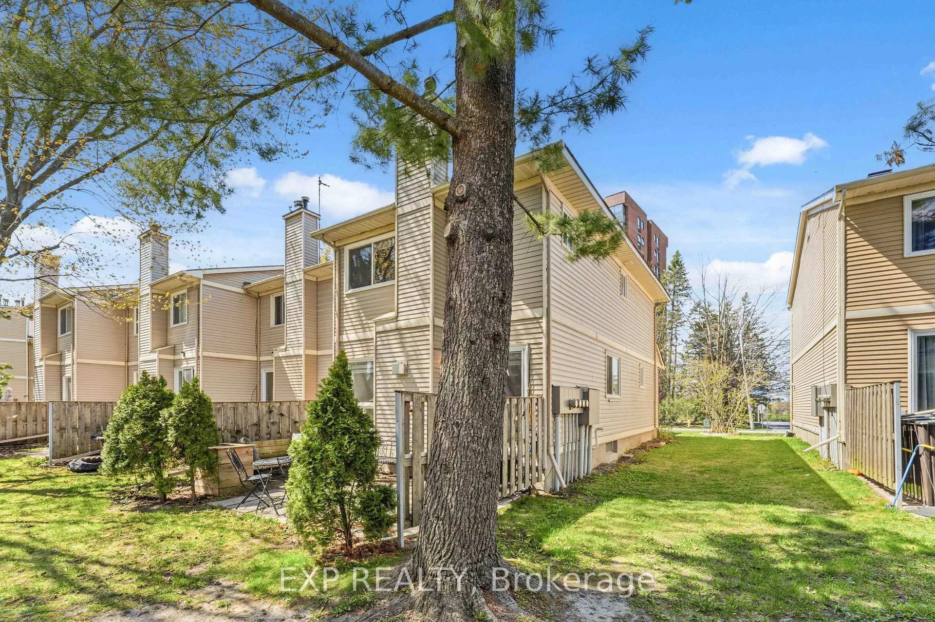 Photo 41 of Unit D, 146 Valley Stream Drive, Ottawa, Leslie Park — HOMEH