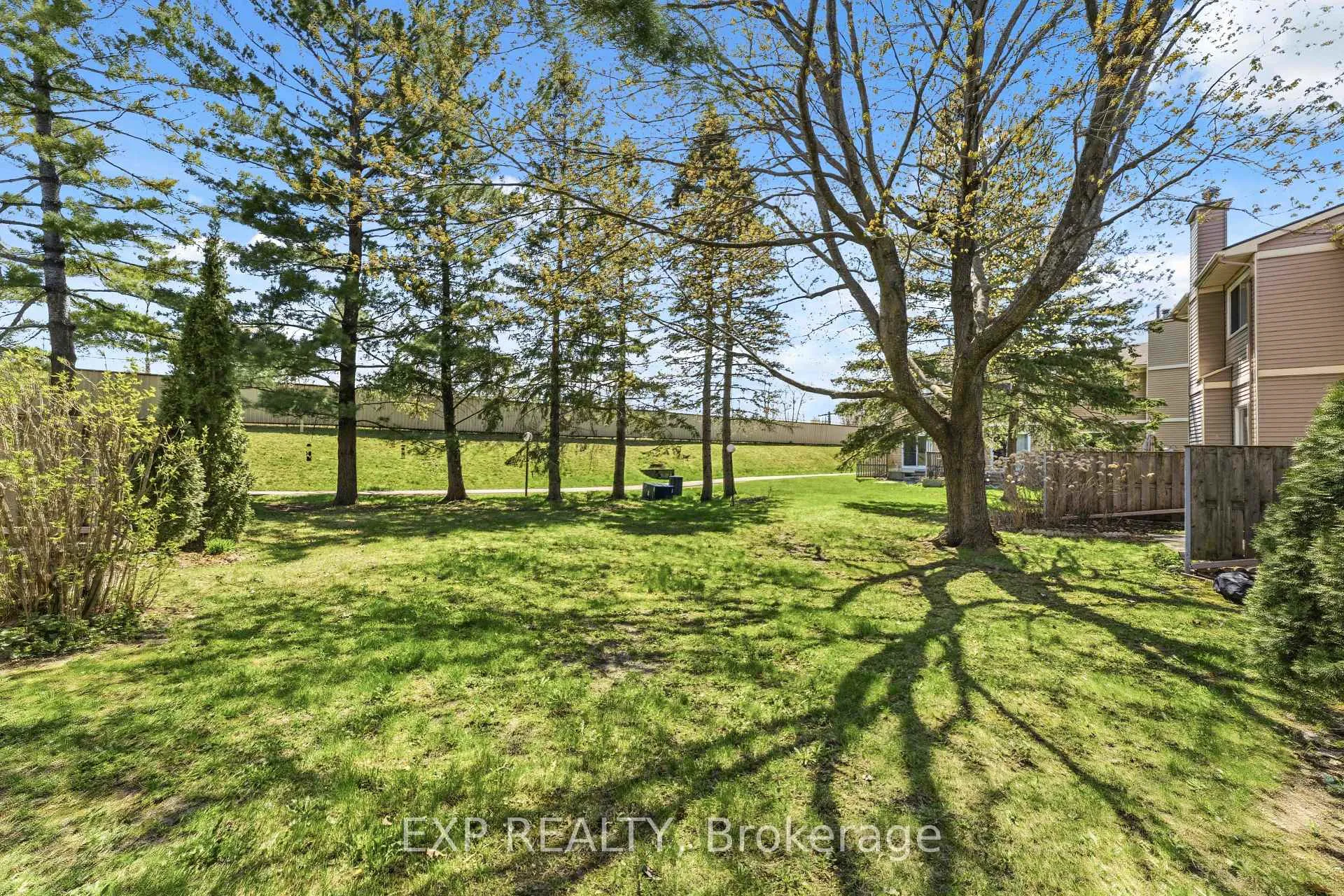 Photo 42 of Unit D, 146 Valley Stream Drive, Ottawa, Leslie Park — HOMEH
