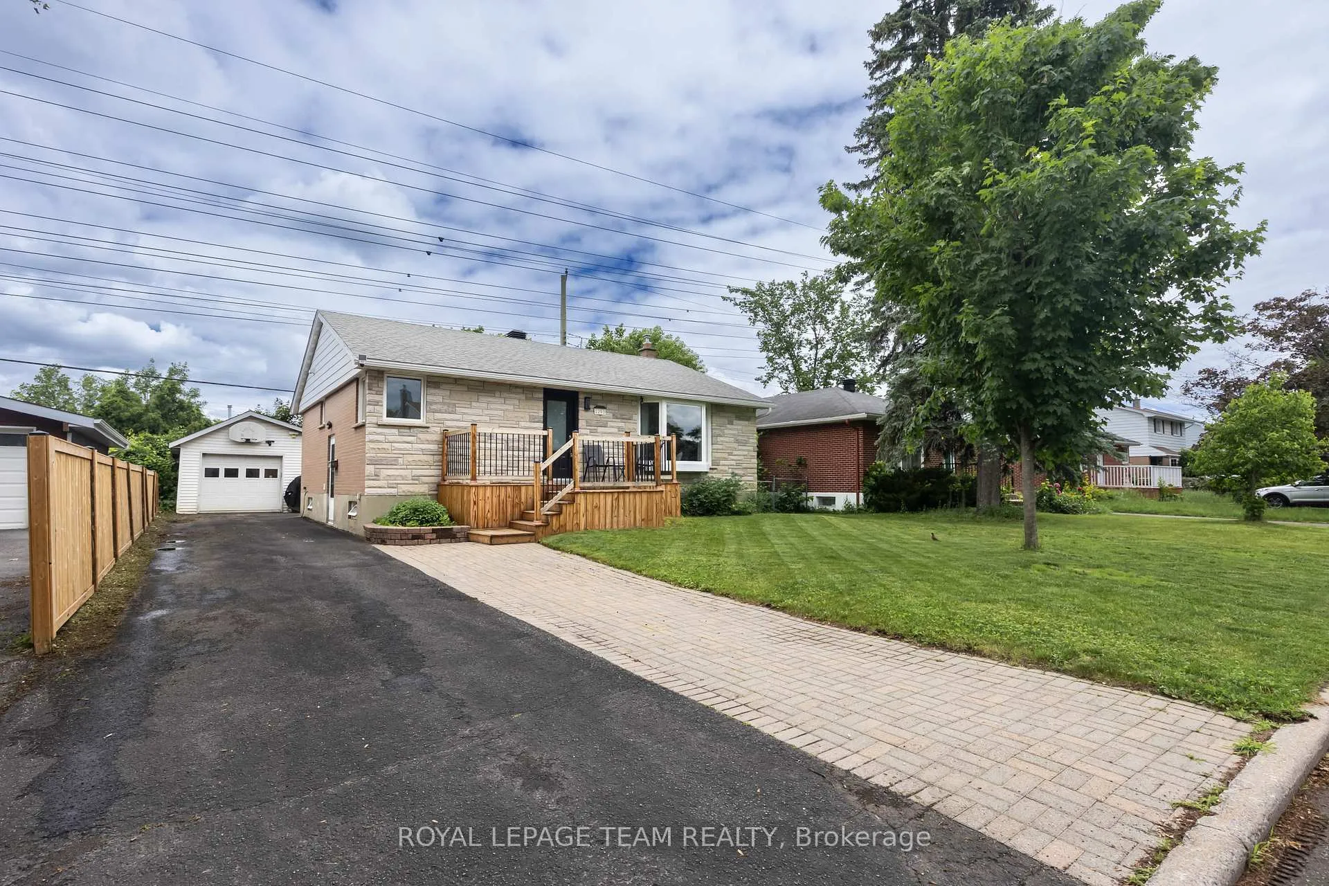Photo 2 of 1293 Woodside Drive, Ottawa, Copeland Park — HOMEH