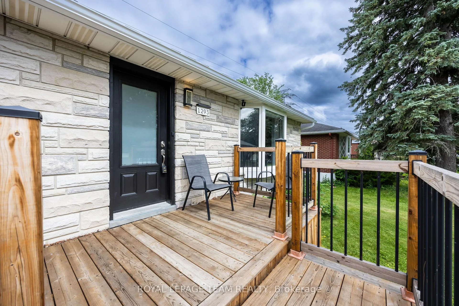 Photo 3 of 1293 Woodside Drive, Ottawa, Copeland Park — HOMEH