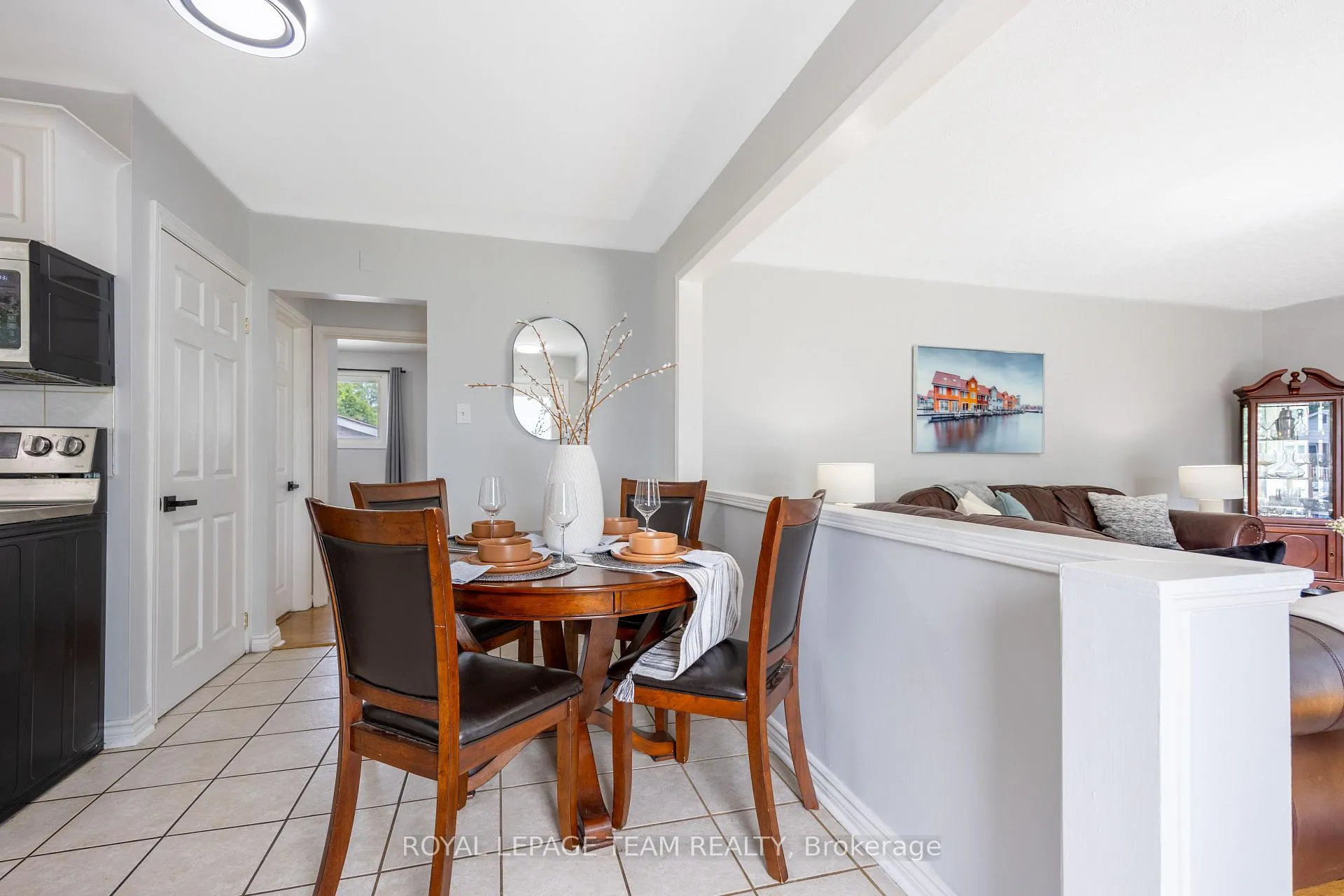 Photo 5 of 1293 Woodside Drive, Ottawa, Copeland Park — HOMEH