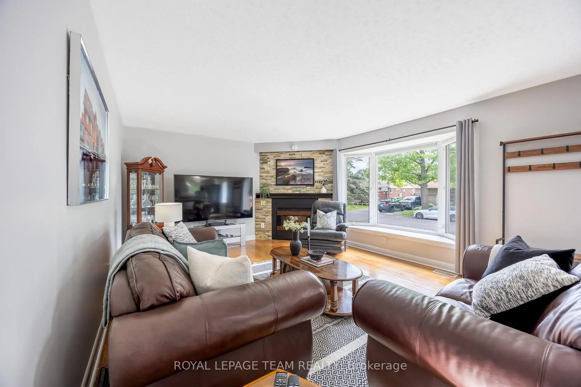 Photo 10 of 1293 Woodside Drive, Ottawa, Copeland Park — HOMEH