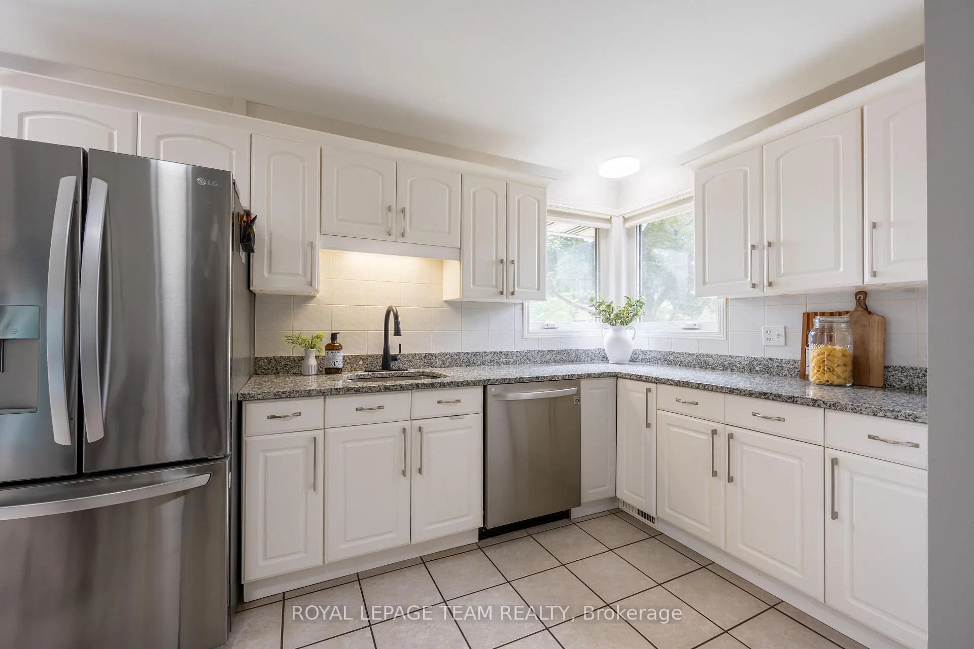 Photo 14 of 1293 Woodside Drive, Ottawa, Copeland Park — HOMEH