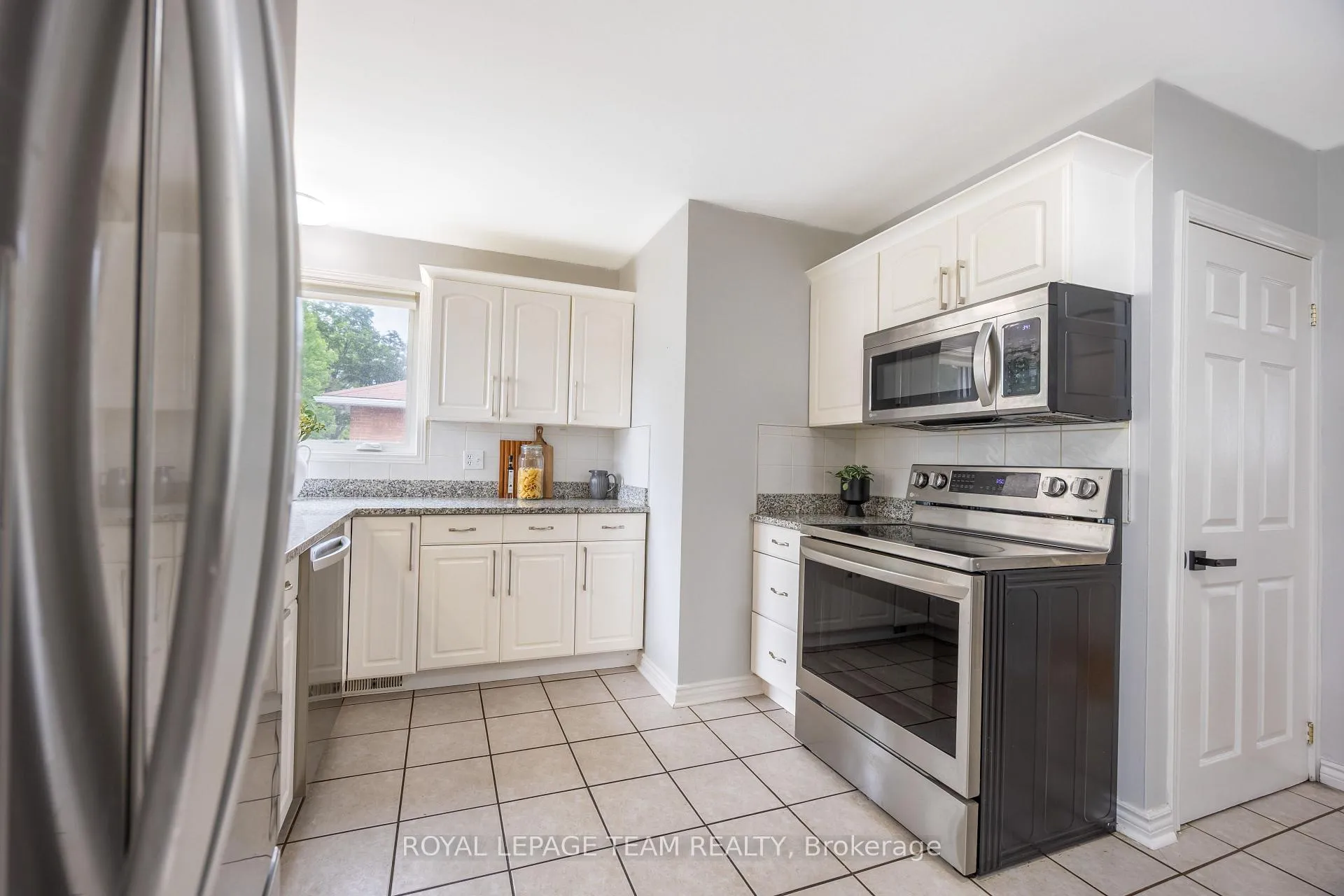 Photo 15 of 1293 Woodside Drive, Ottawa, Copeland Park — HOMEH