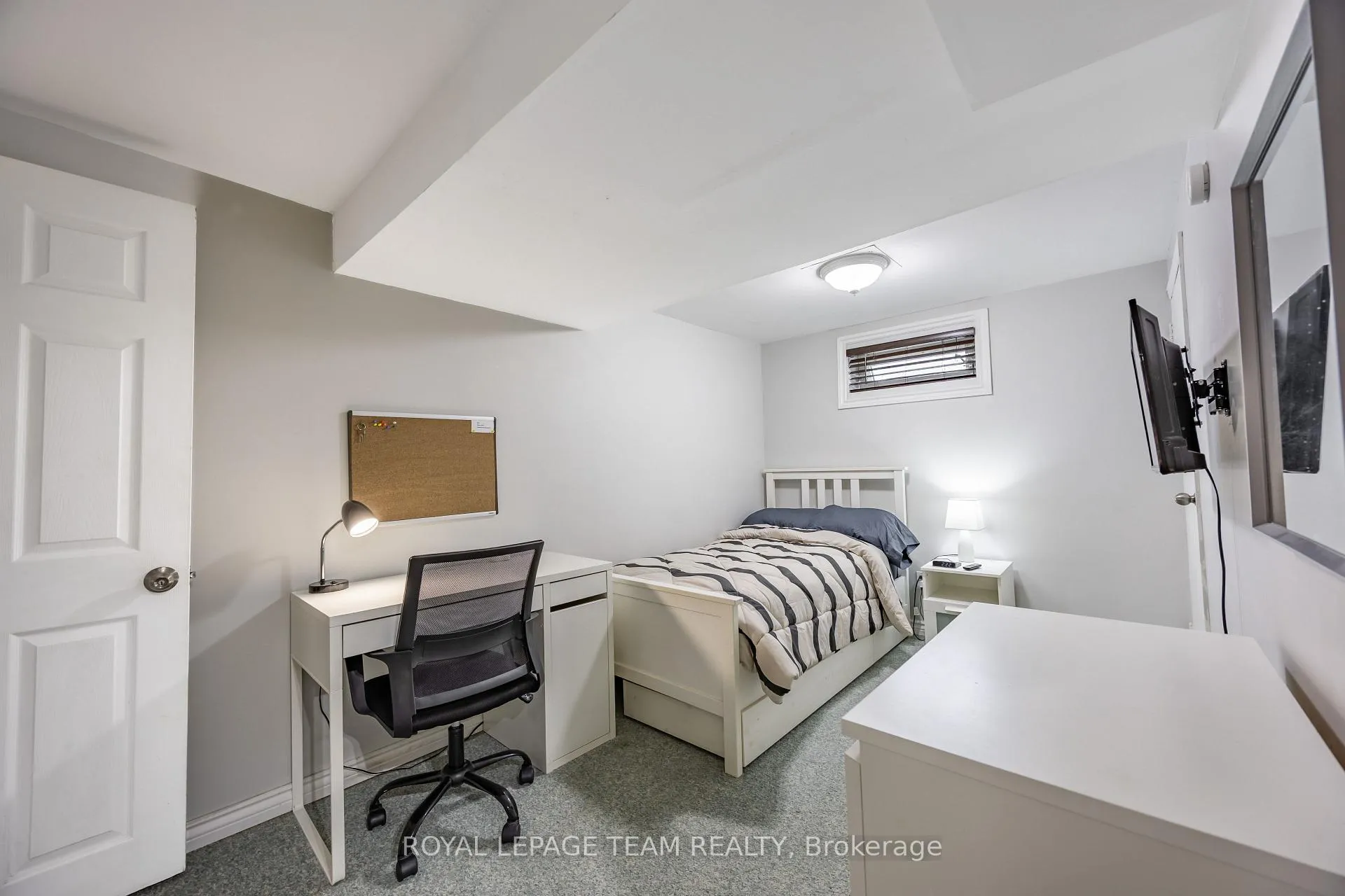 Photo 36 of 1293 Woodside Drive, Ottawa, Copeland Park — HOMEH