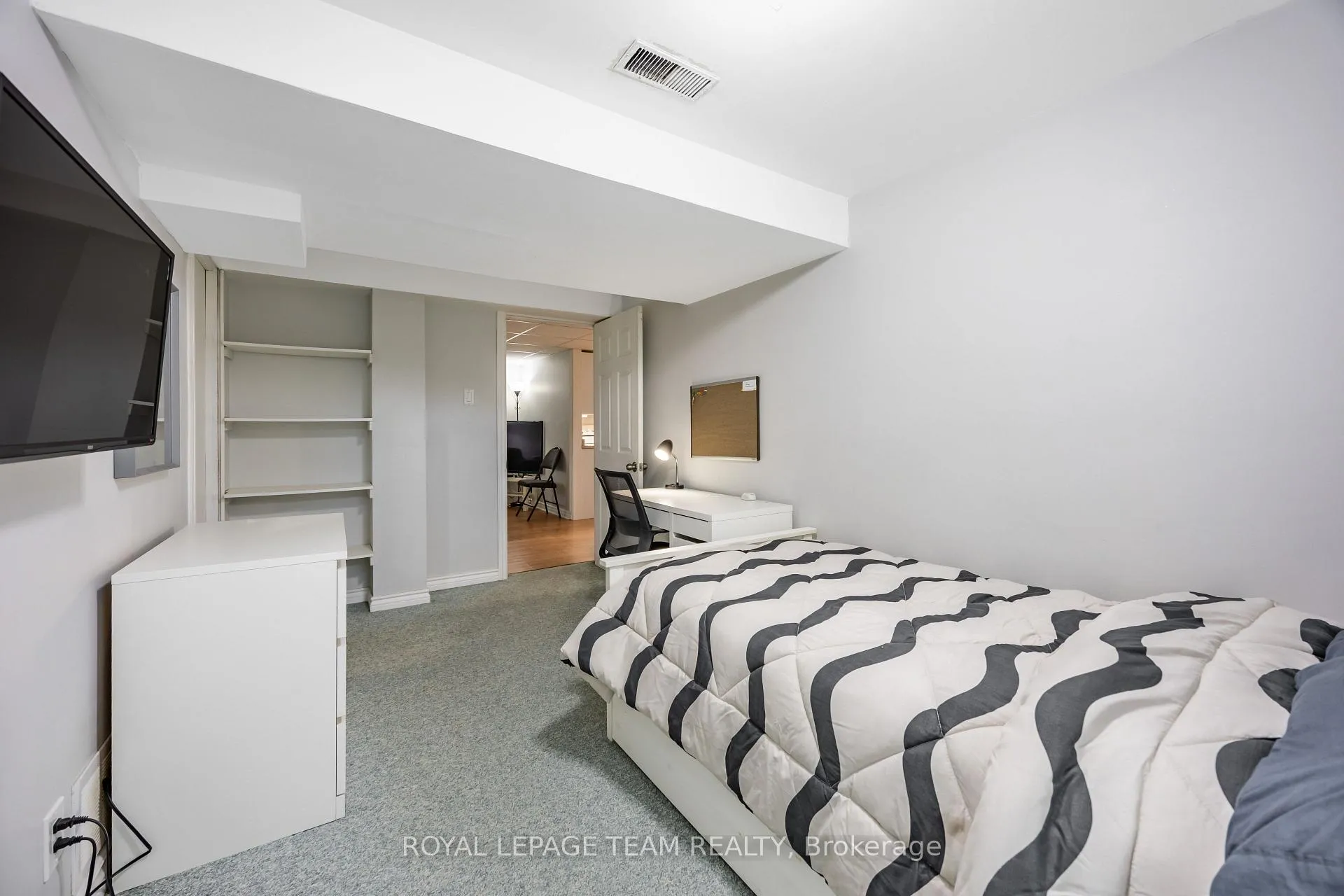 Photo 37 of 1293 Woodside Drive, Ottawa, Copeland Park — HOMEH