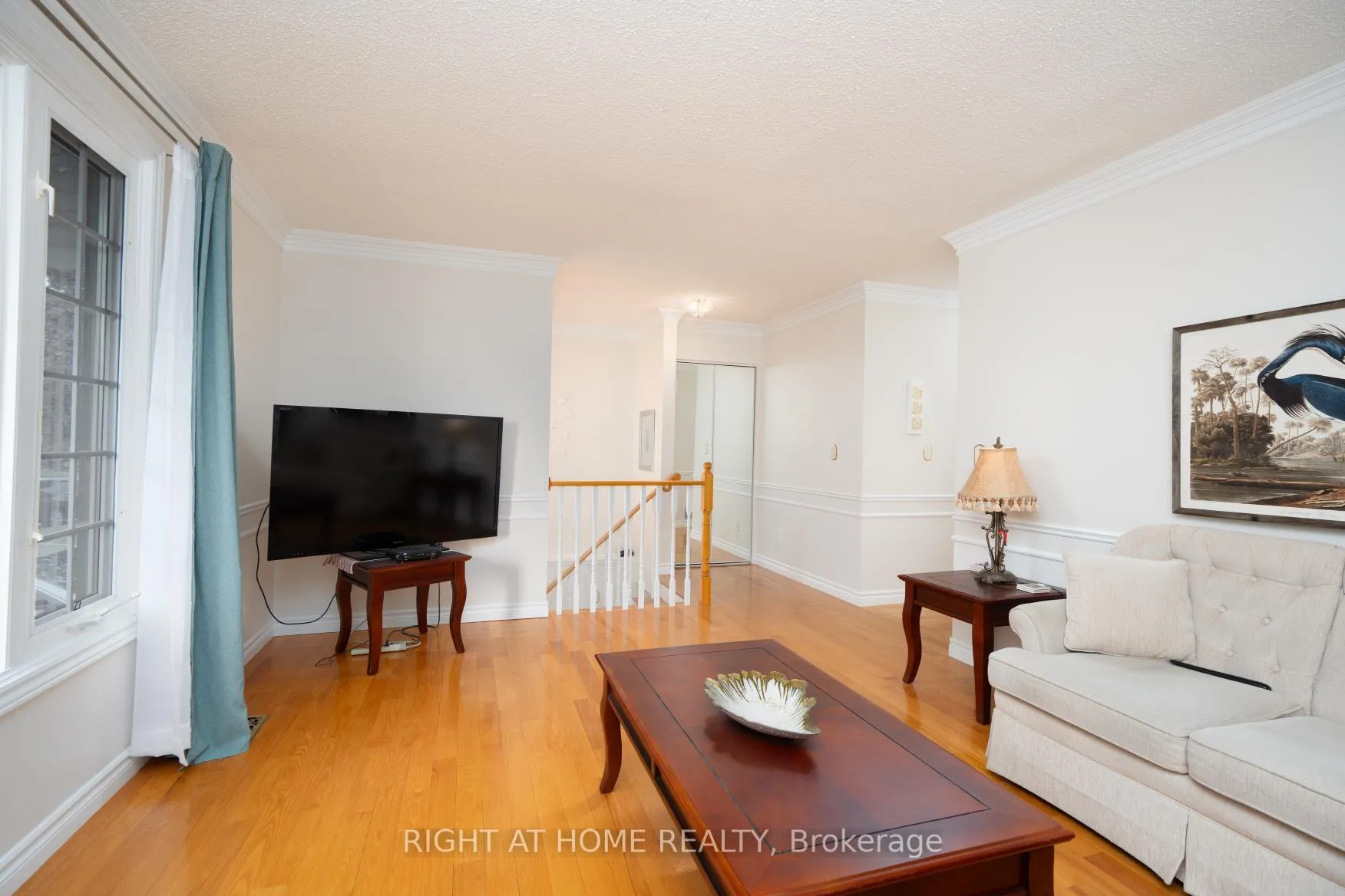 Photo 6 of 210 Seneca Avenue N, Oshawa, Samac — HOMEH
