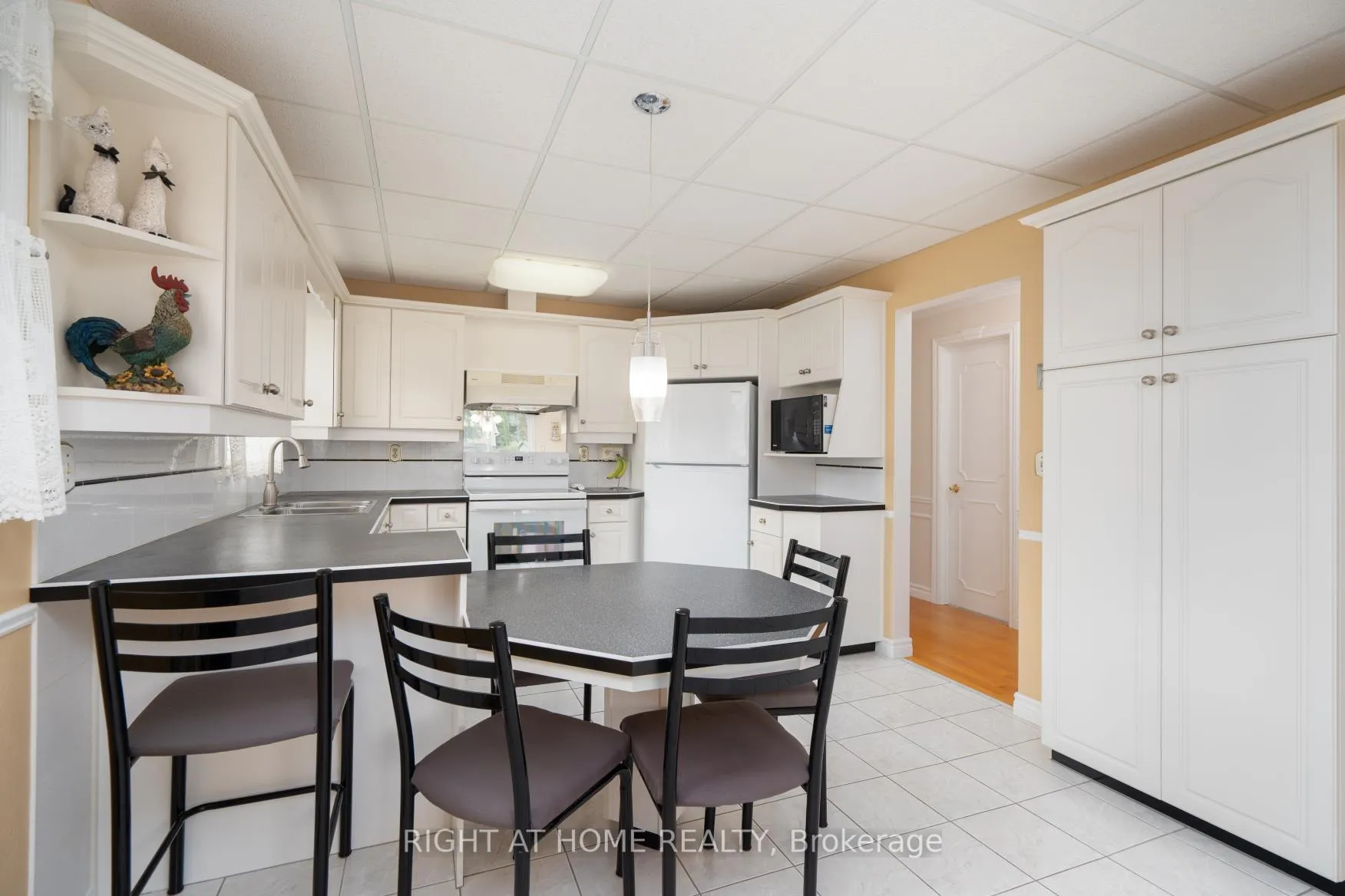 Photo 8 of 210 Seneca Avenue N, Oshawa, Samac — HOMEH