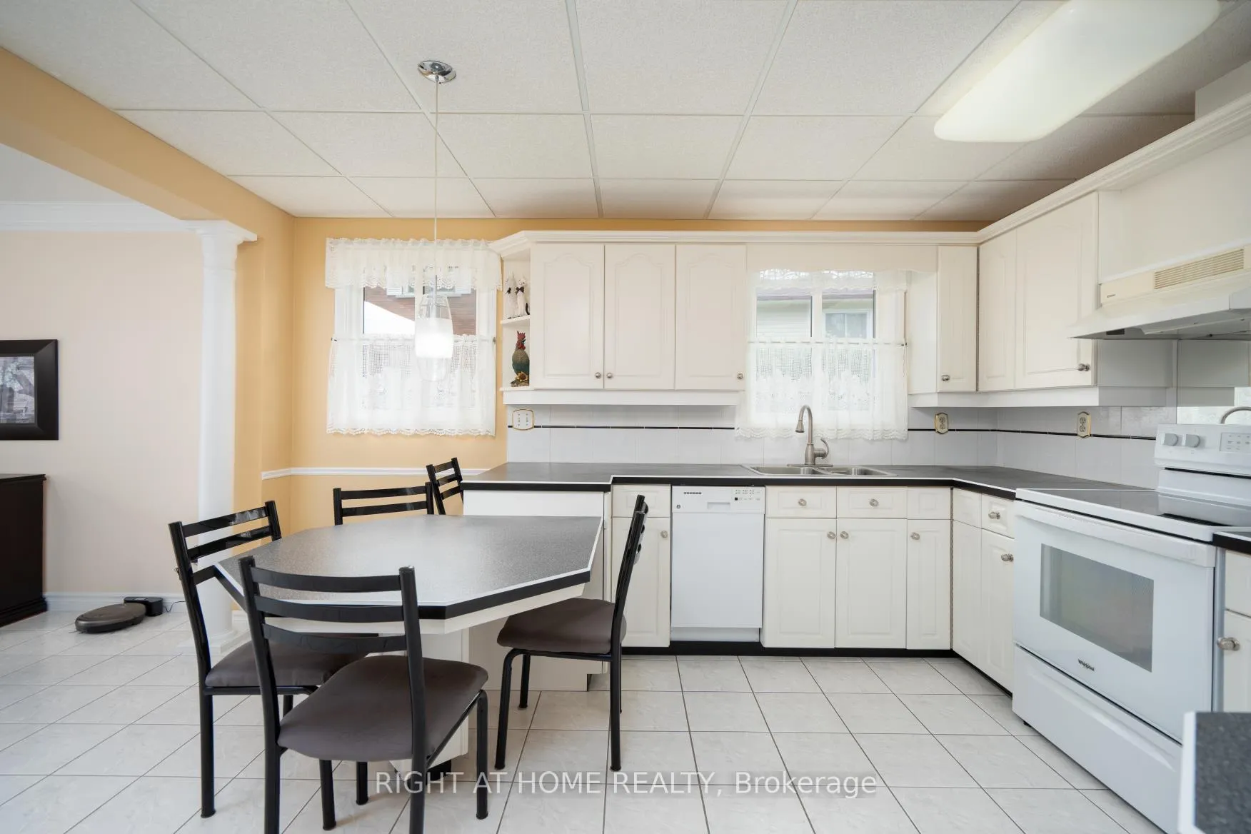 Photo 9 of 210 Seneca Avenue N, Oshawa, Samac — HOMEH