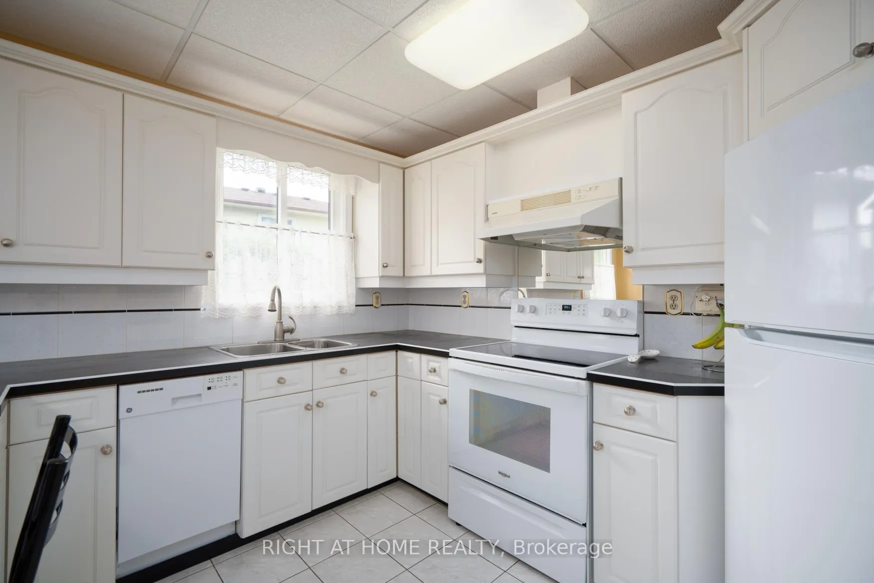 Photo 10 of 210 Seneca Avenue N, Oshawa, Samac — HOMEH