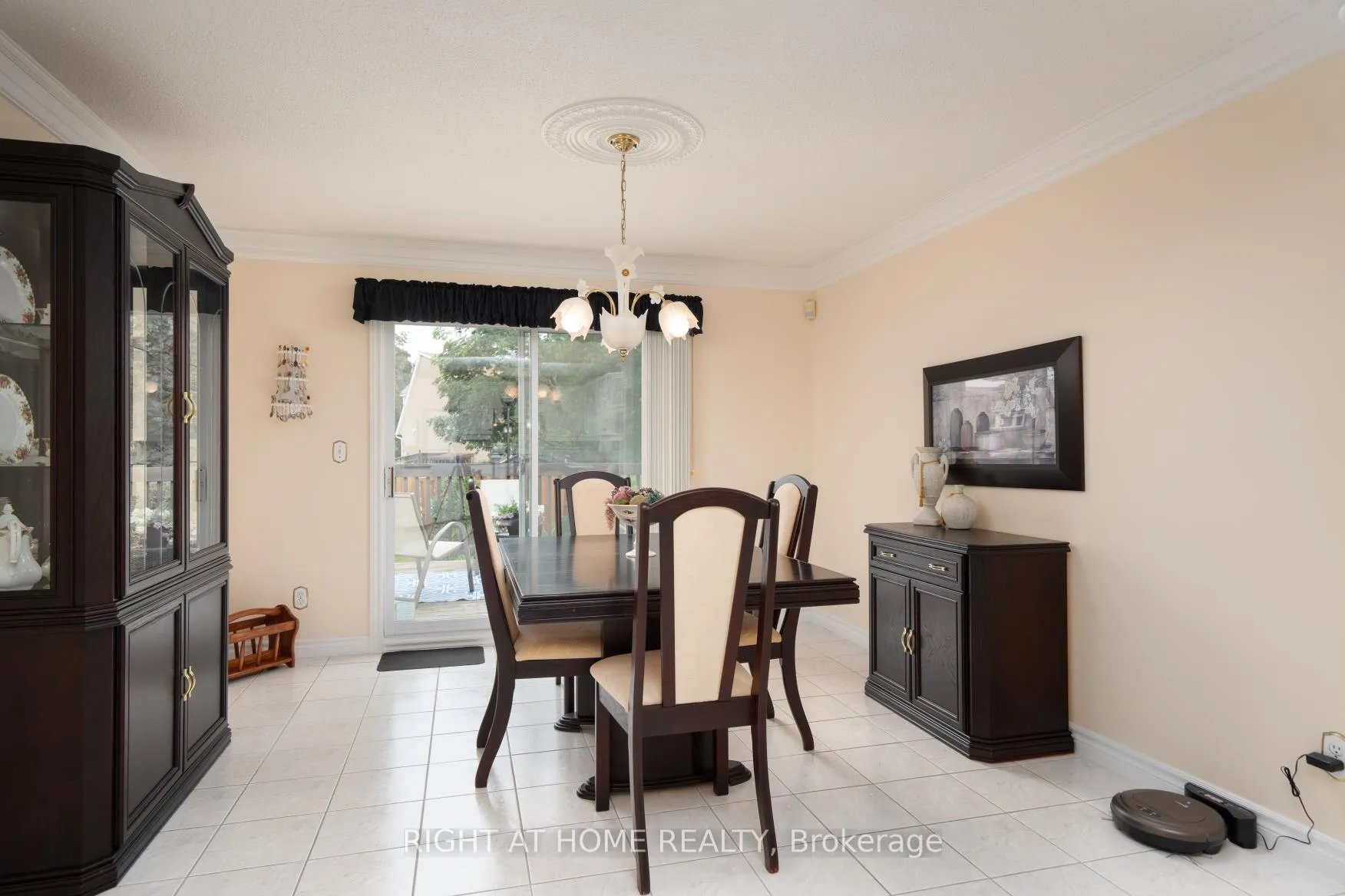 Photo 11 of 210 Seneca Avenue N, Oshawa, Samac — HOMEH