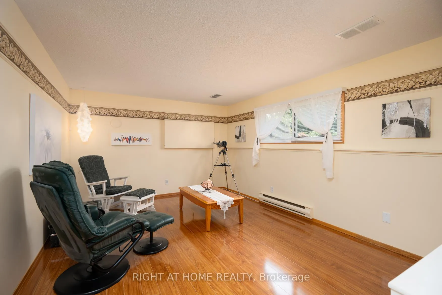 Photo 18 of 210 Seneca Avenue N, Oshawa, Samac — HOMEH