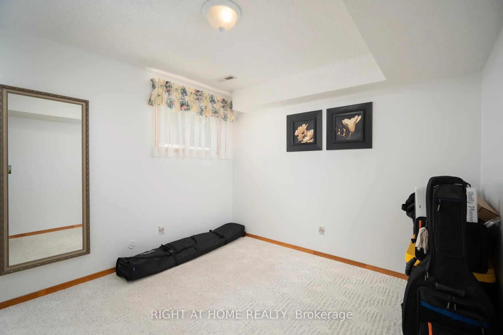 Photo 20 of 210 Seneca Avenue N, Oshawa, Samac — HOMEH