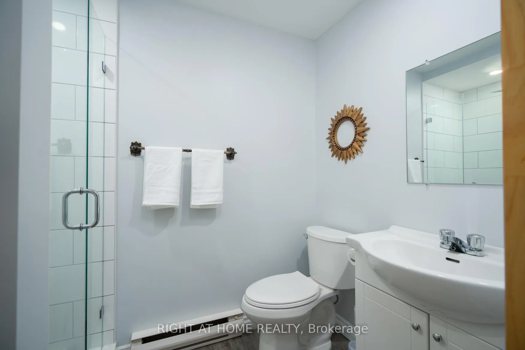 Photo 22 of 210 Seneca Avenue N, Oshawa, Samac — HOMEH