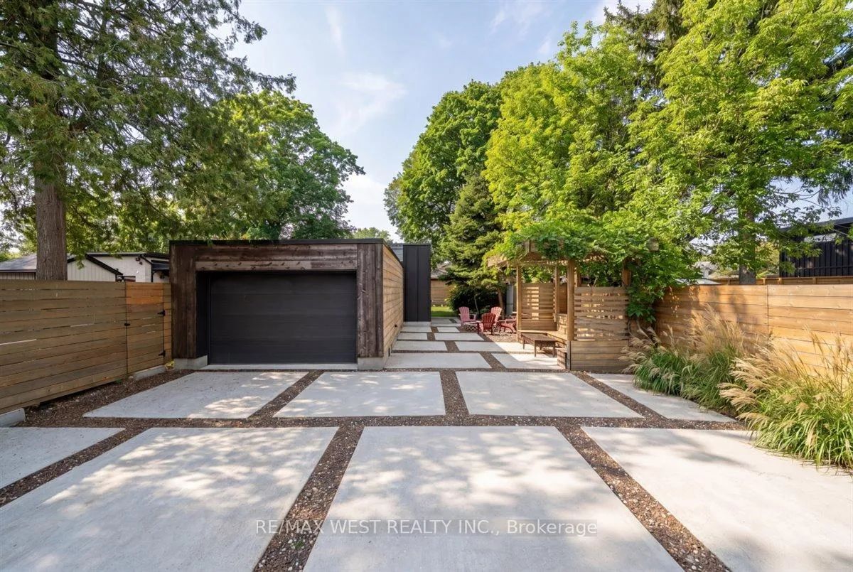 Photo 7 of 38 Smithfield Drive, Etobicoke, Stonegate-Queensway — HOMEH